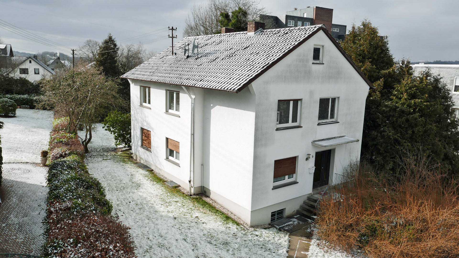 193 2-239 - Ruhig, aber ganz zentral in Waldbröl gelegen: Zweifamilienhaus