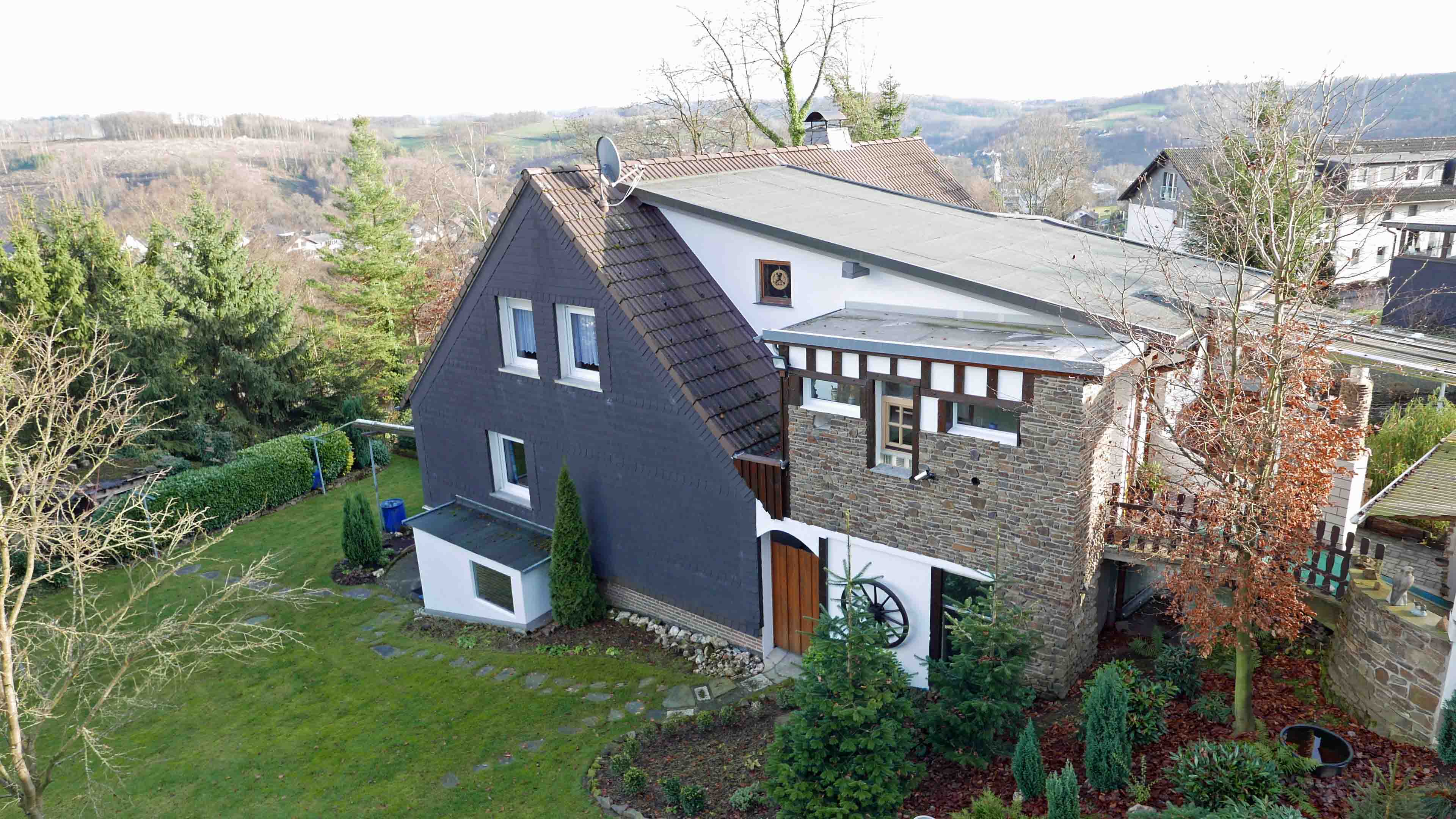 221 2-262 - Morsbach: Gepflegtes 1 bis 2-Familienhaus