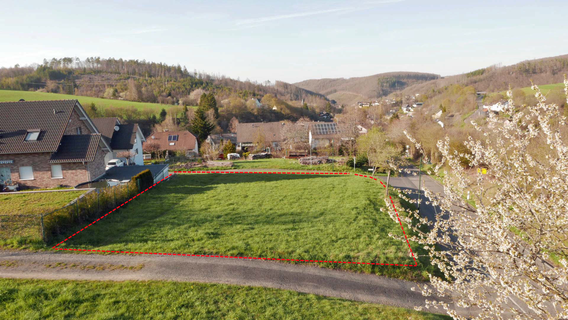 202 746 - Selbach: Sofort bebaubar, preiswert und mit 270°-Fernblick