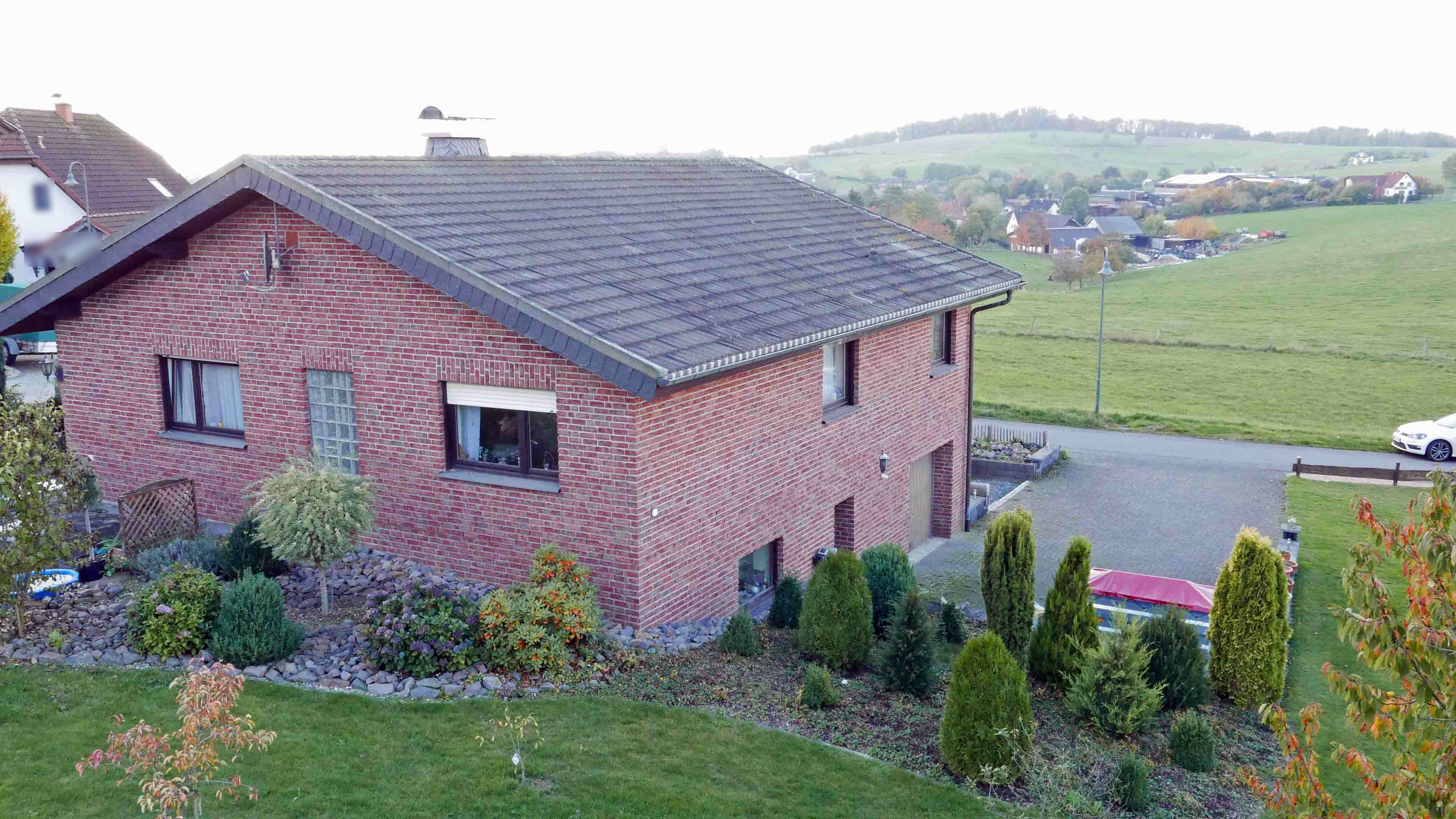 253 2-302 - Morsbach-Stockshöhe: Bungalow mit Keller und Garage