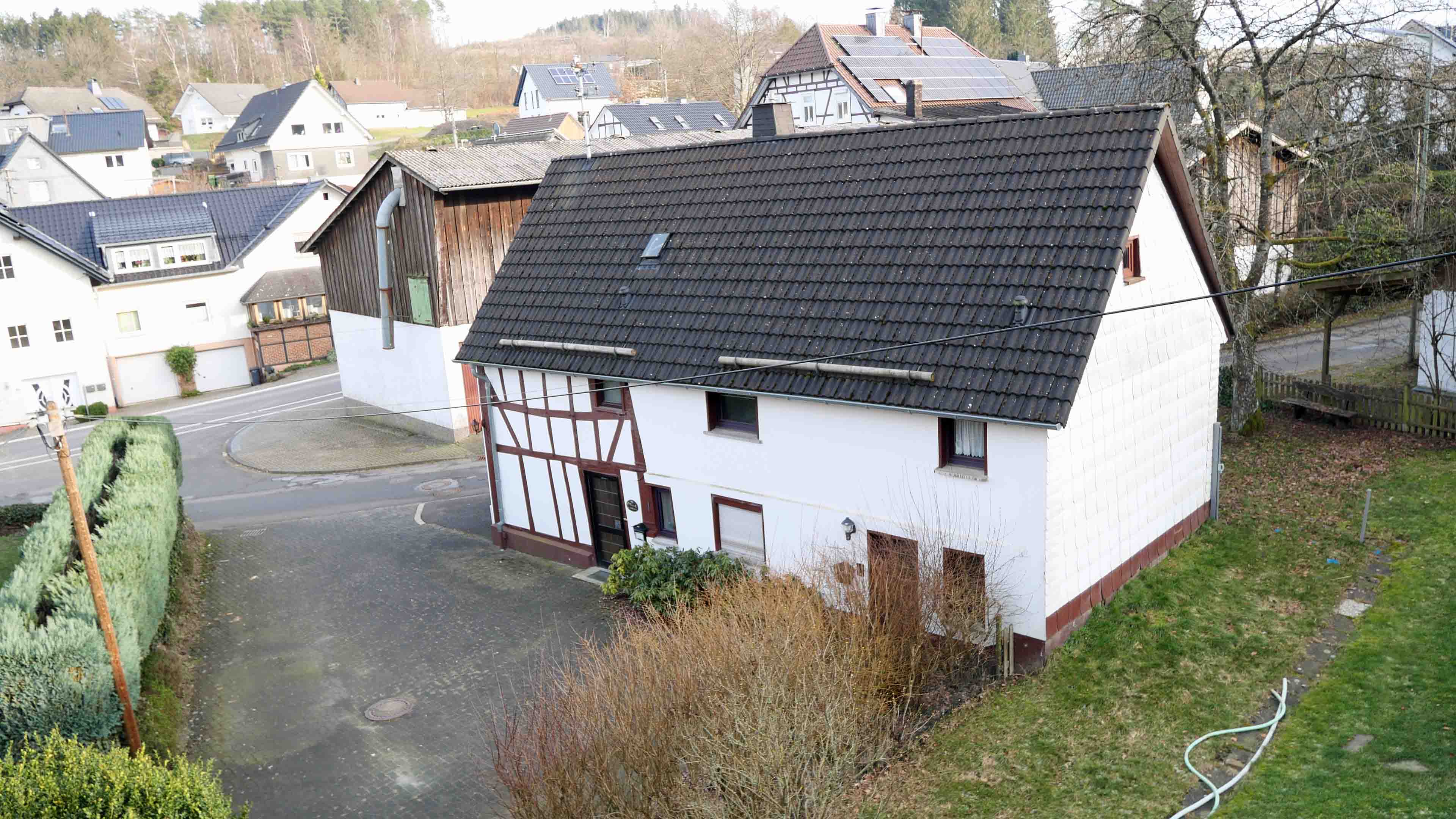 270 2-309 - VERKAUFT  Reichshof-Wildberg: Preiswertes Wohnen im Fachwerkhaus