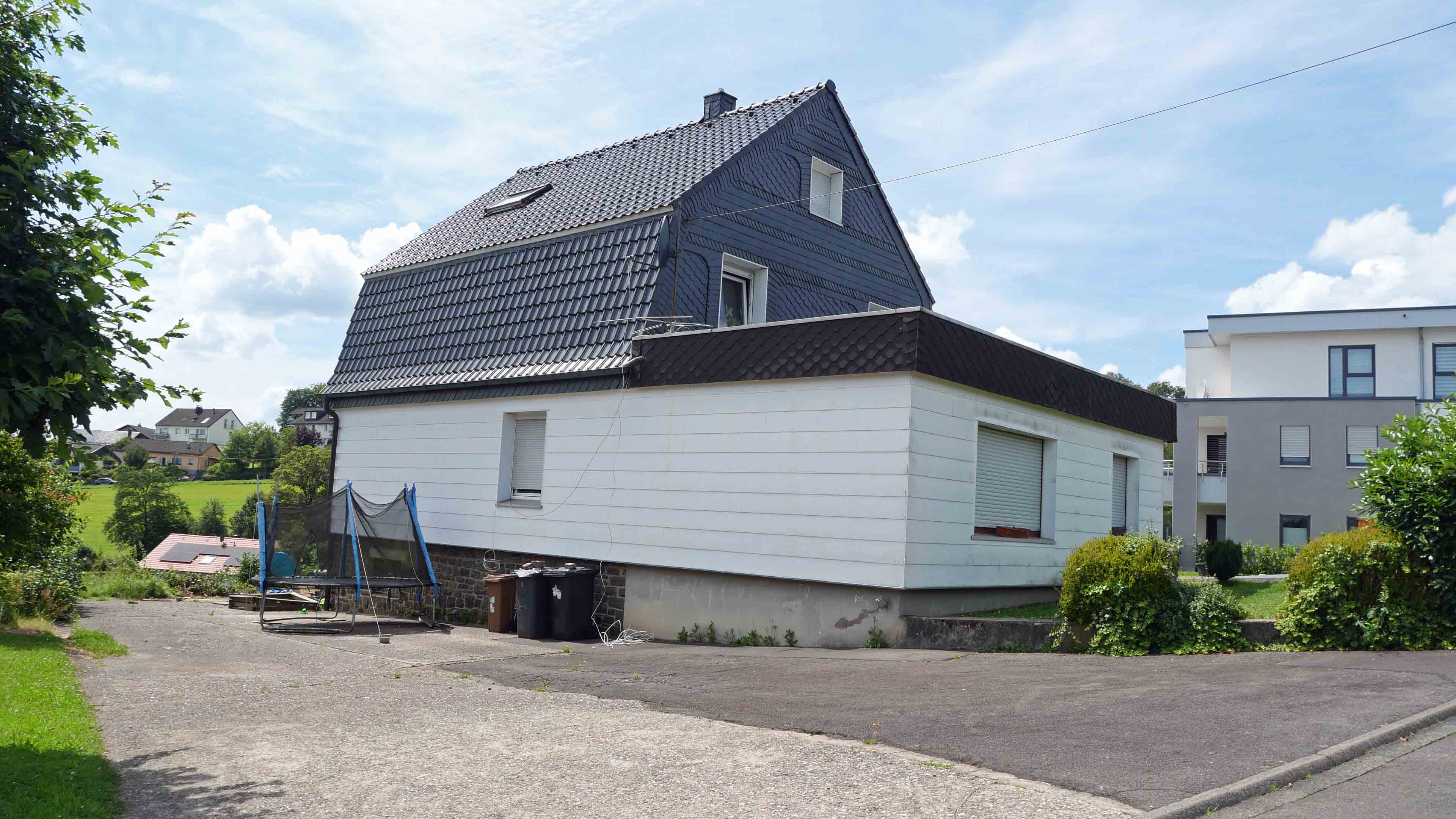 342 2-387 - VERKAUFT Morsbach: Vermietetes Zweifamilienhaus 