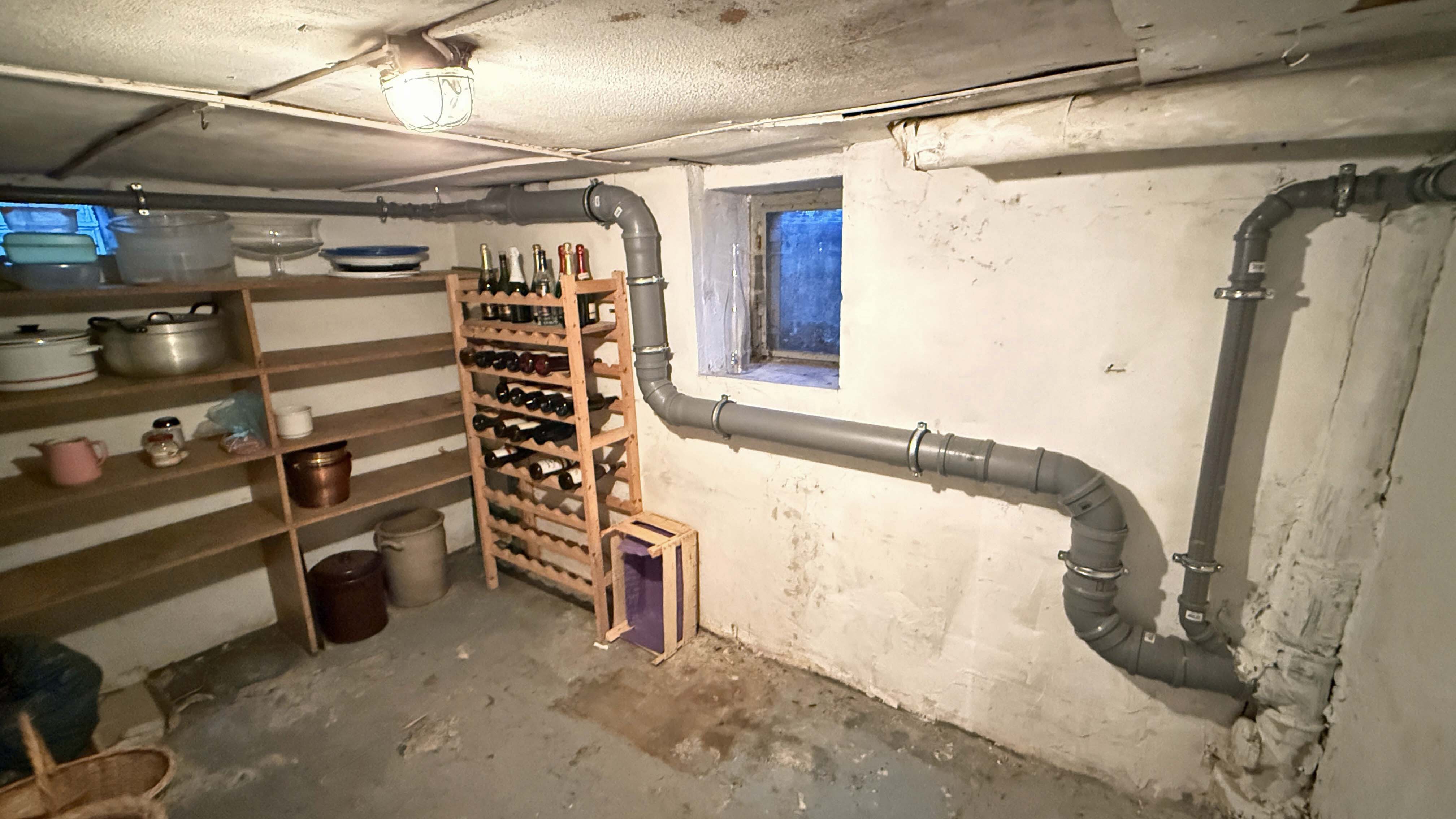 Mit Blick zum Himmel und Natur: EFH in Reichshof-Hahn mit Wintergarten und Terrasse, Installationen sind größtenteils modernisiert