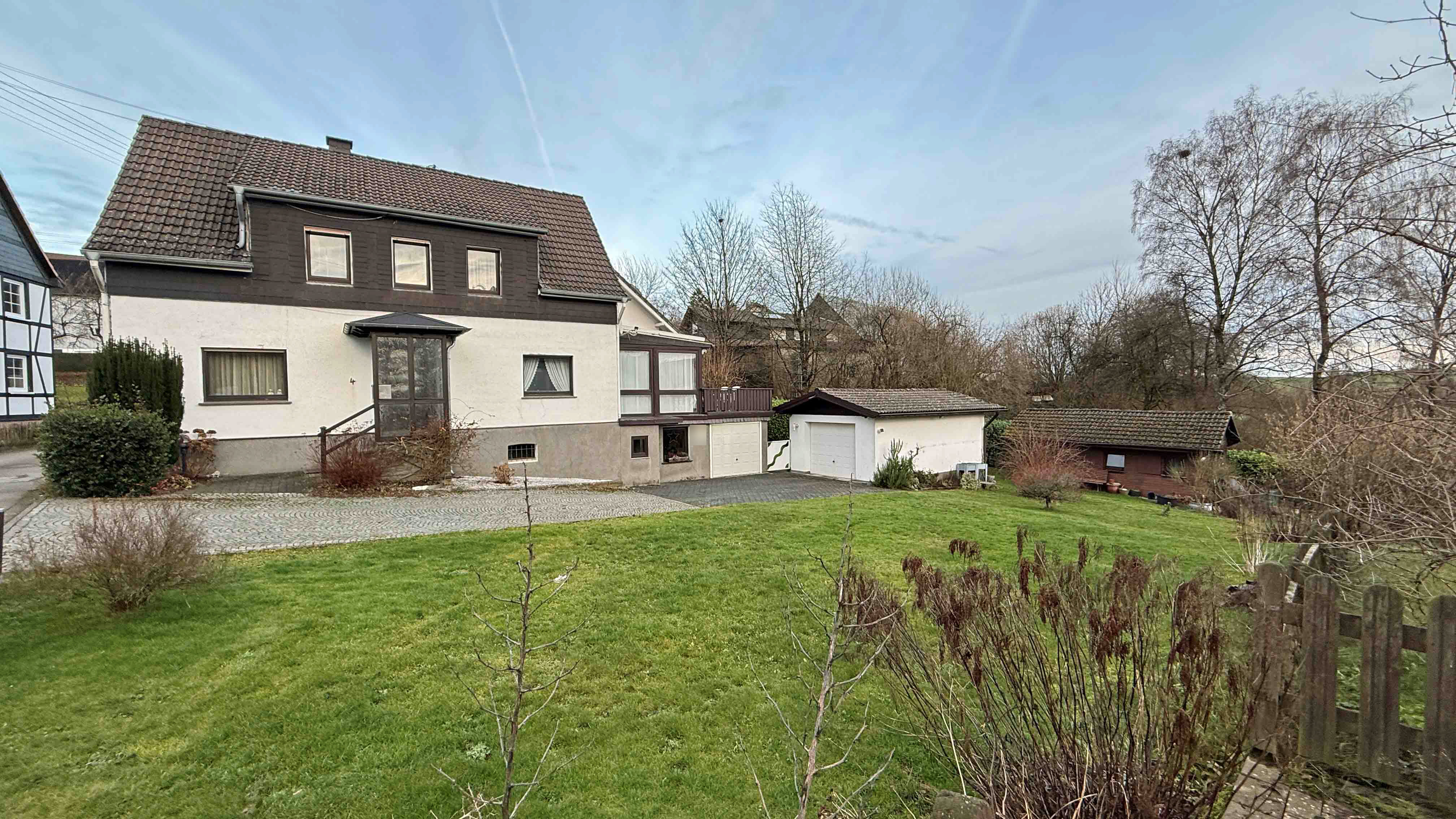 397 2-420 - Mit Blick zum Himmel und Natur: EFH in Reichshof-Hahn mit Wintergarten und Terrasse