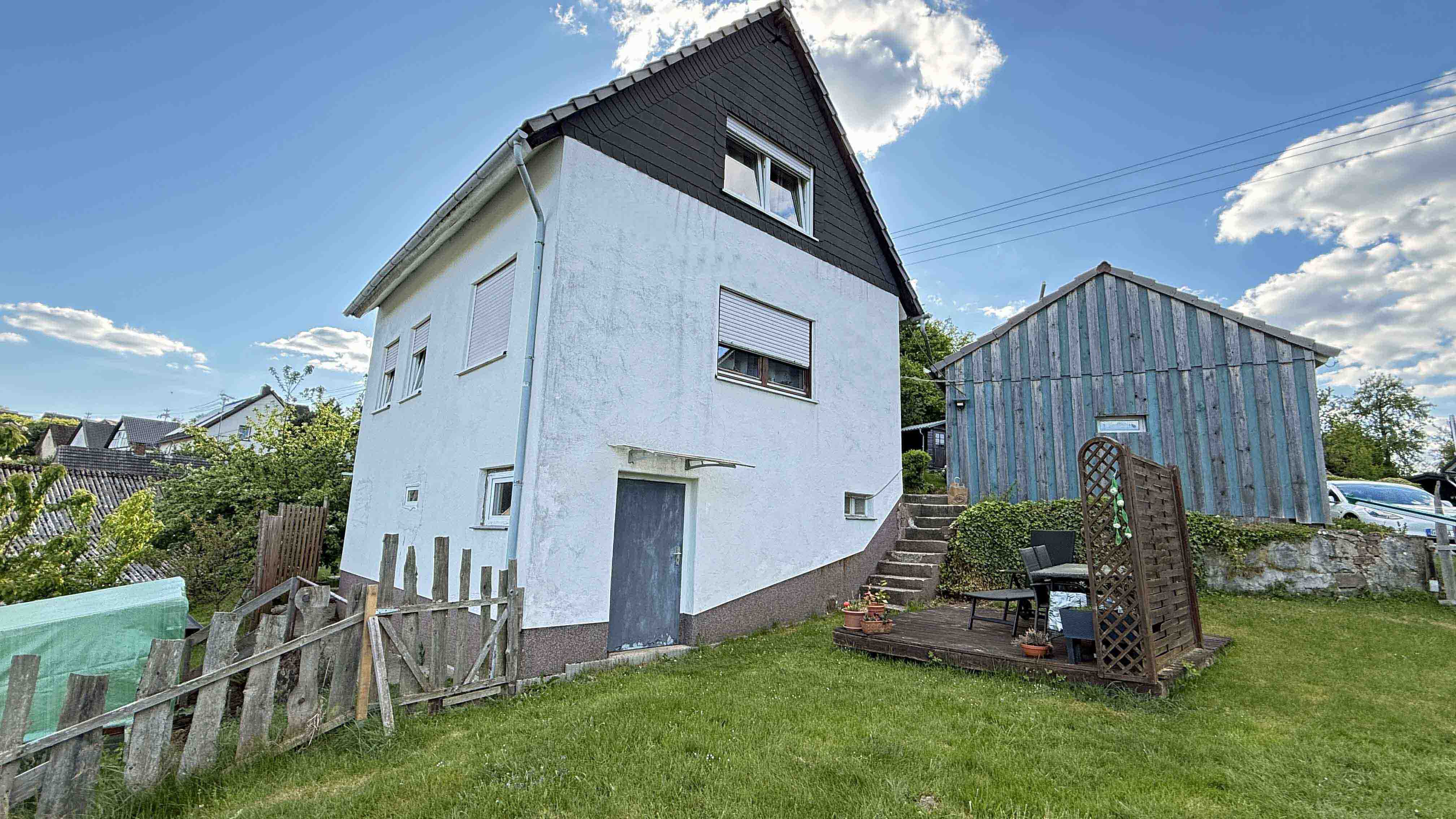 368 2-431 - VERKAUFT  Reichshof-Heidberg: Kleines Wohnhaus mit Garage 