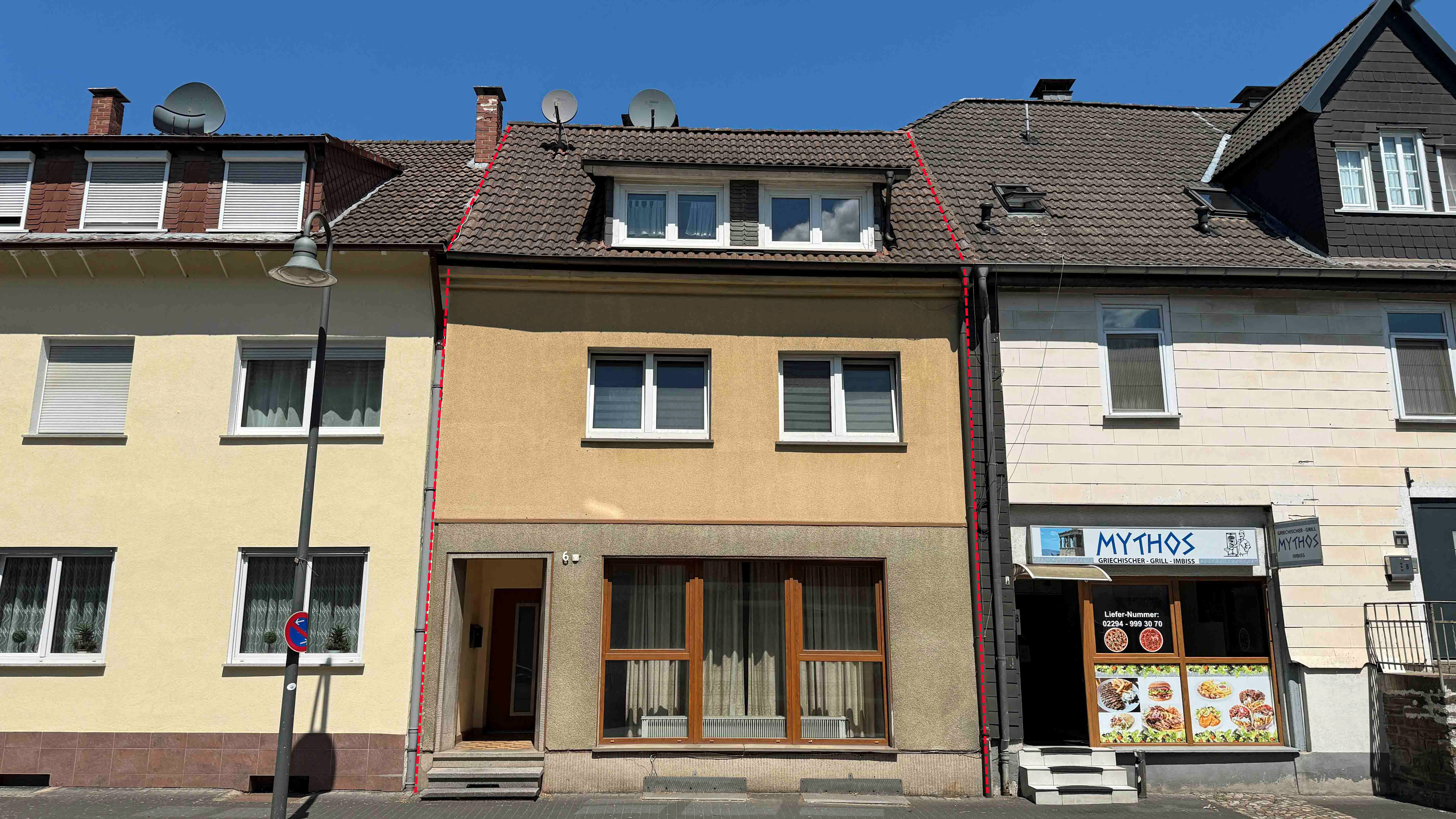 373 2-432 - Verkauft - Morsbach: Wohnhaus mit zwei Wohnungen und Ladenlokal
