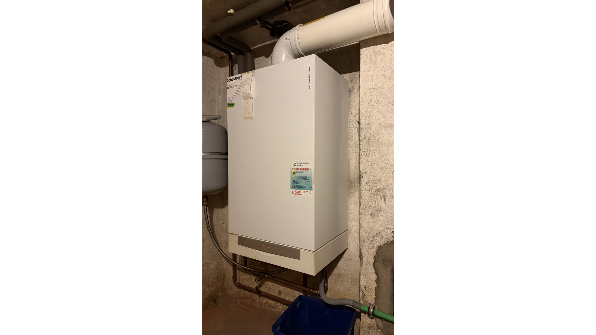 Verkauft - Morsbach: Wohnhaus mit zwei Wohnungen und Ladenlokal, Heiztherme, Erdgasheizung "Vissmann", Bj. 2005  