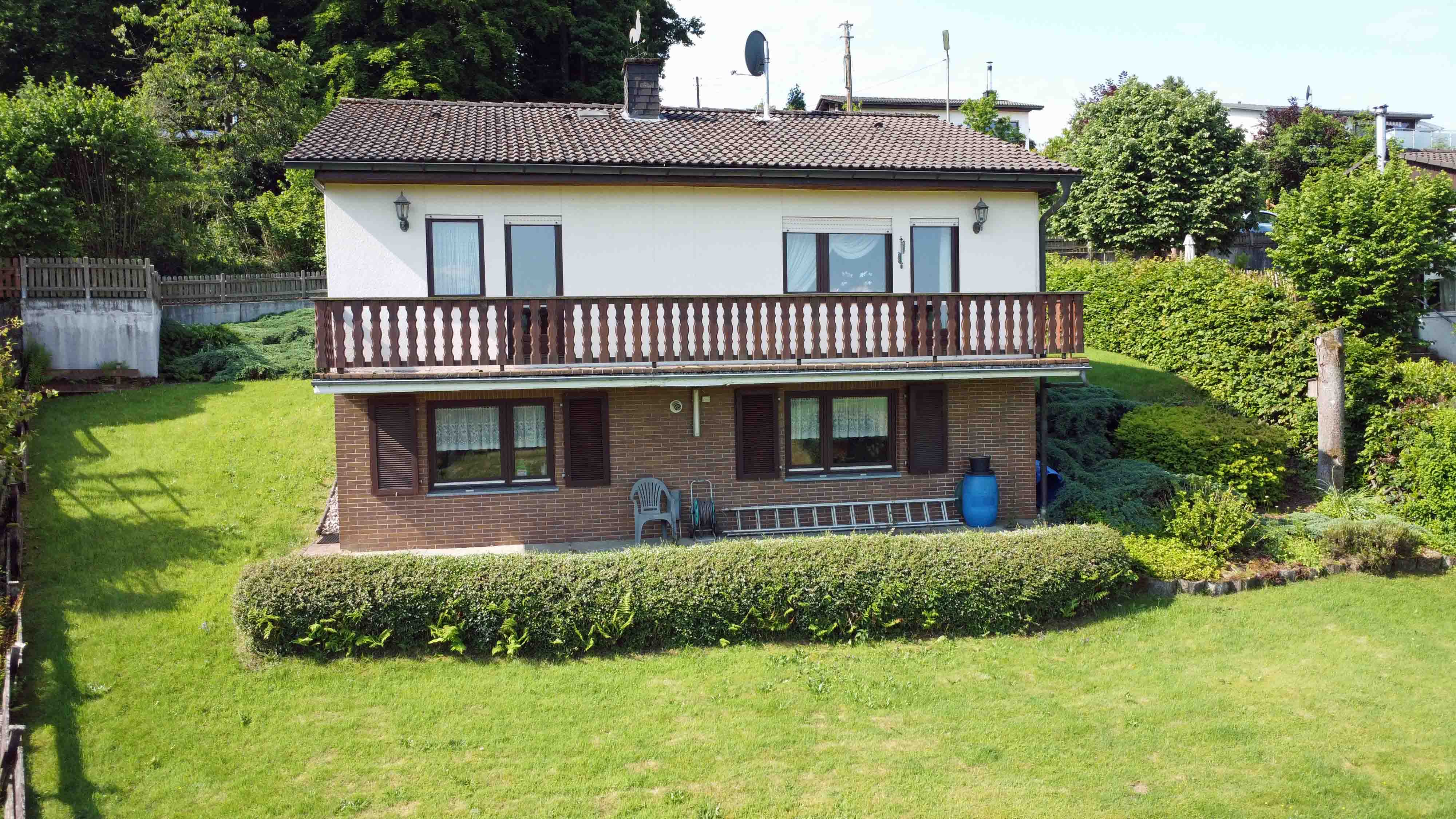369 2-433 - VERKAUFT  Morsbach-Amberg: Gepflegtes, kleines Wohnhaus mit Fernblick