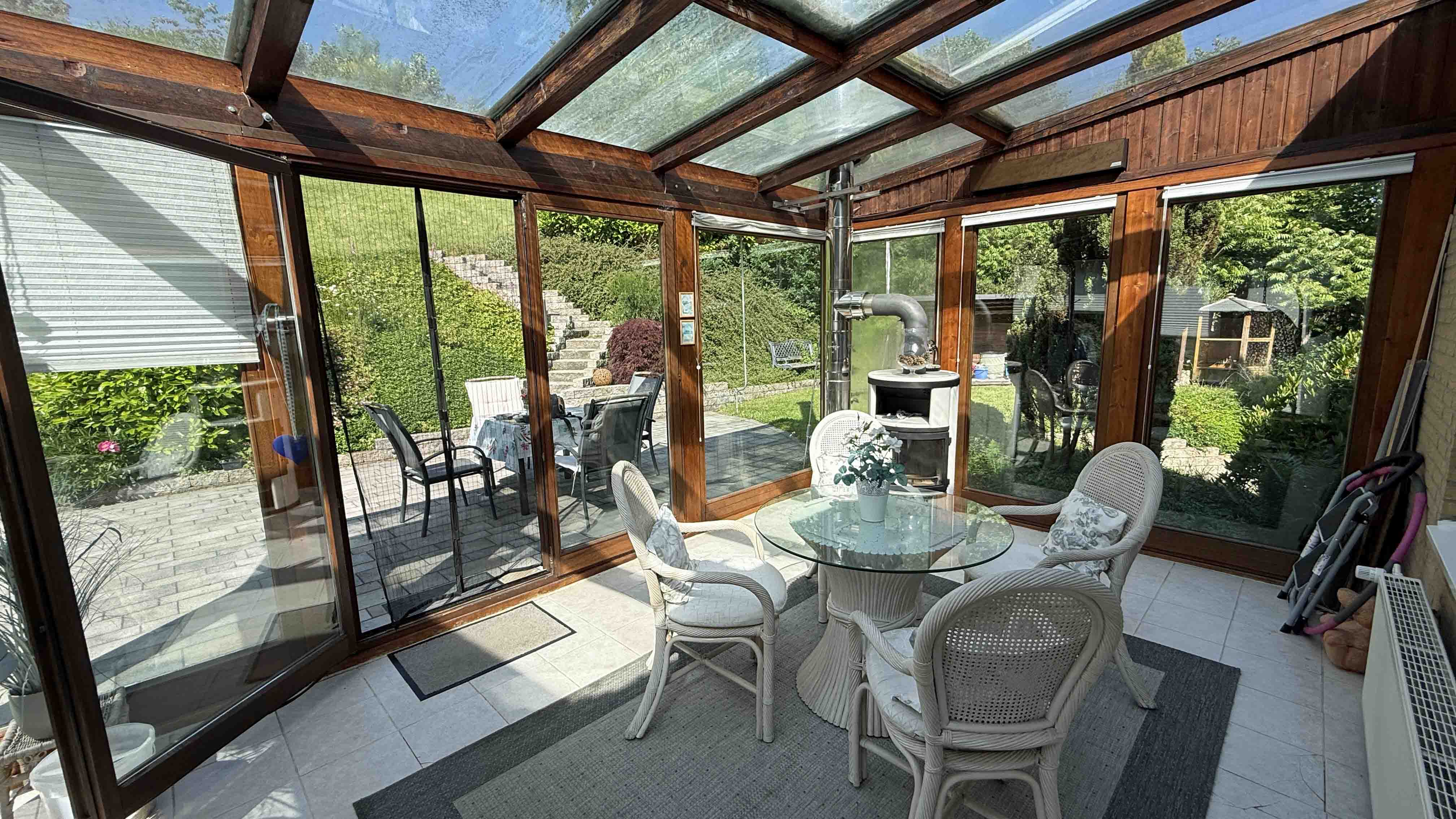 Morsbach-Herbertshagen: besondere Lage - besonderes Haus, Wintergarten mit Heizung, Kaminofen und Terrasse