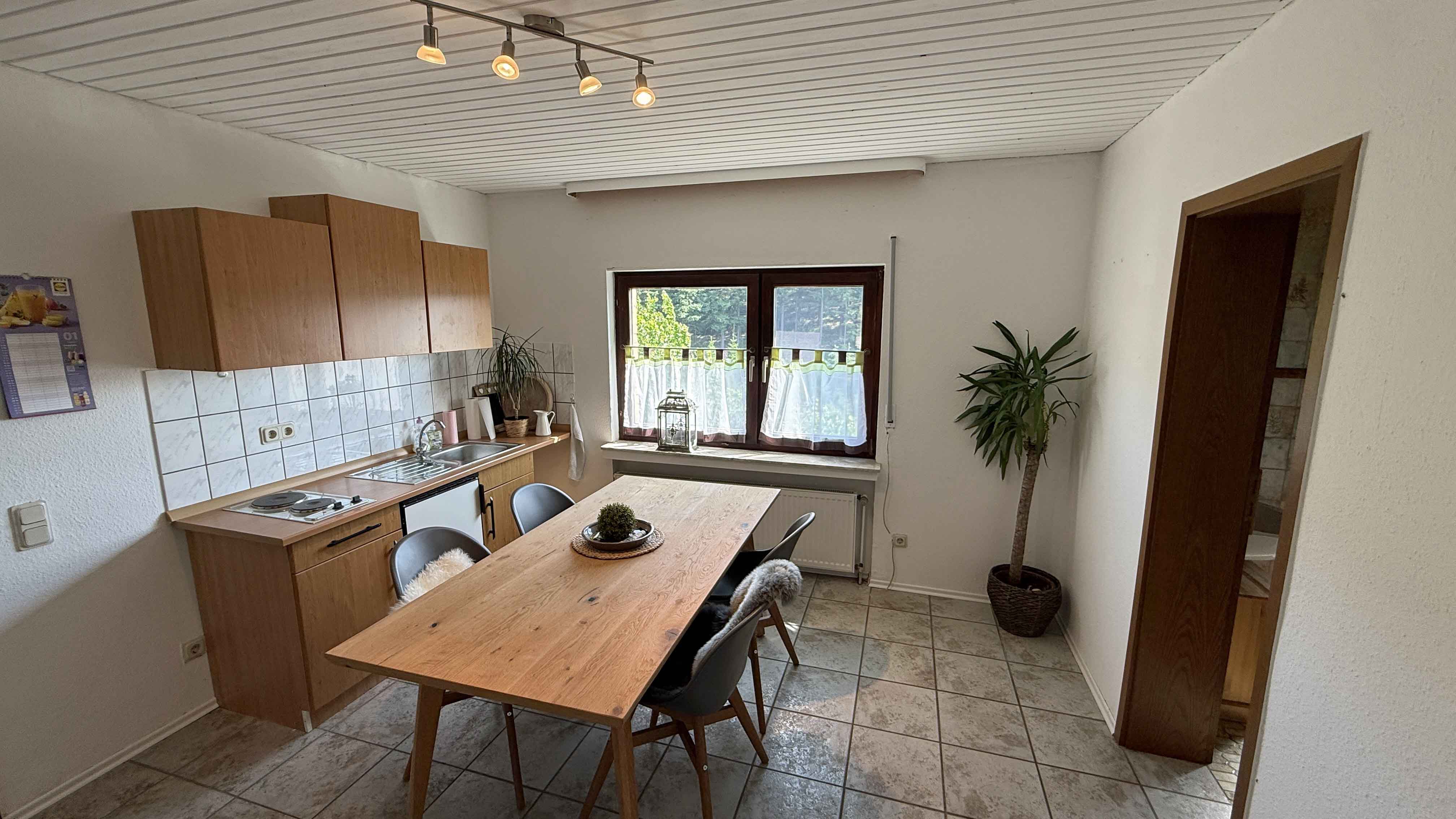 Morsbach-Herbertshagen: besondere Lage - besonderes Haus, ELW: 48 m² Wfl. mit 2 Zimmer/Küche/Diele/Duschbad