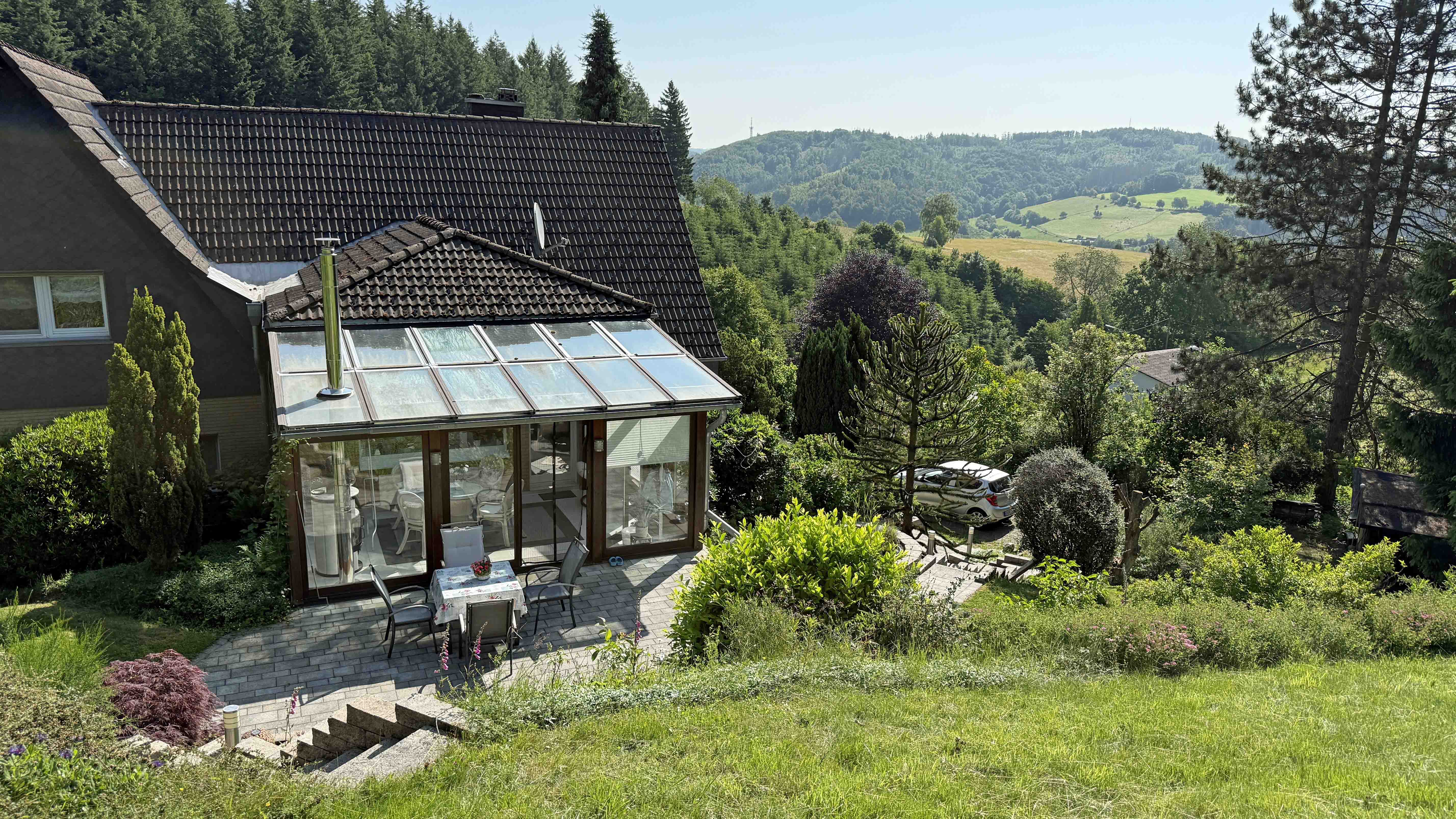 Morsbach-Herbertshagen: besondere Lage - besonderes Haus, ...und mit diesem Blick in die Landschaft