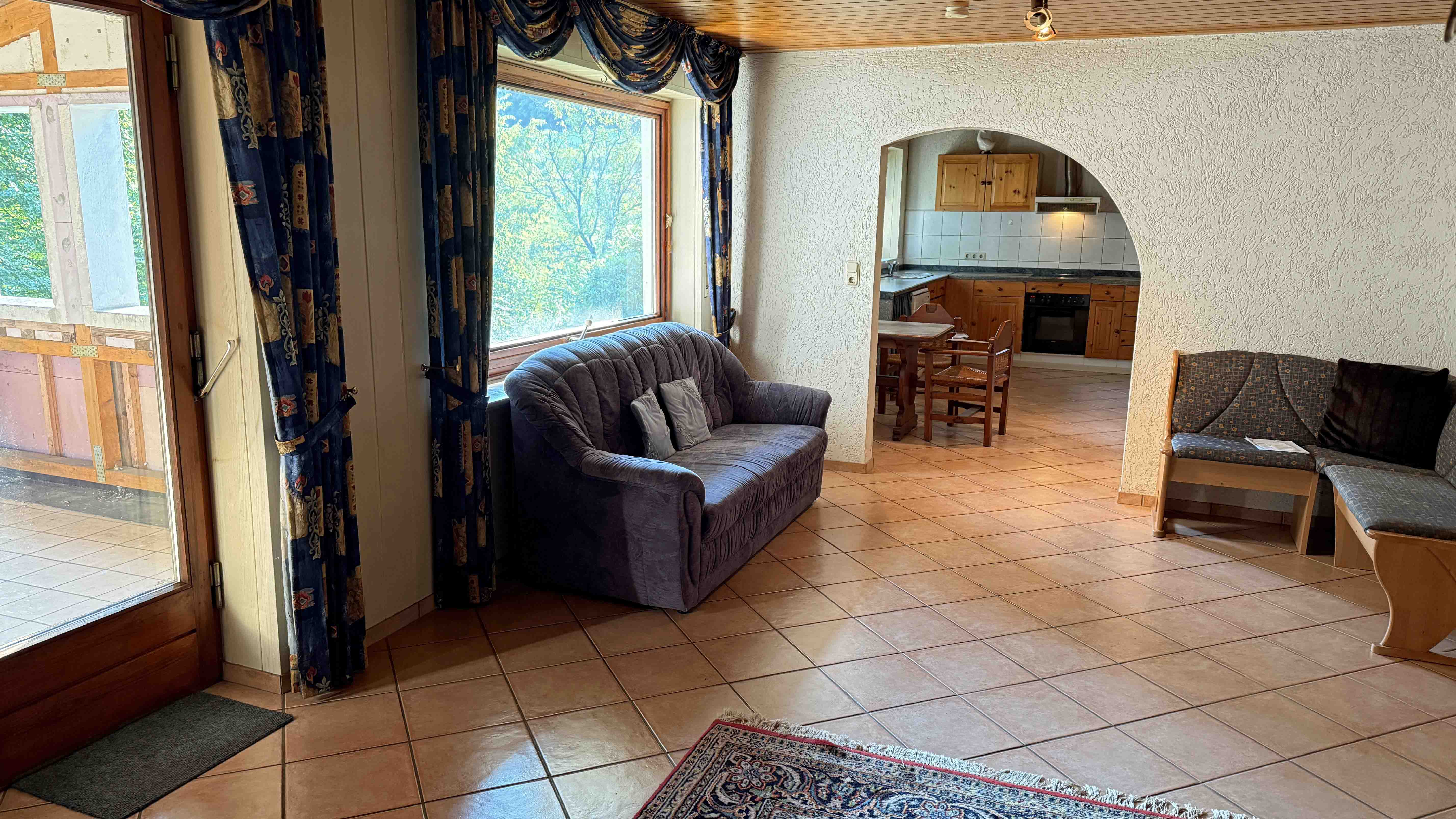 Morsbach-Springe: Landhaus auf 9.377 m² Wiesengrundstück, ...Wohnzimmer 28 m²