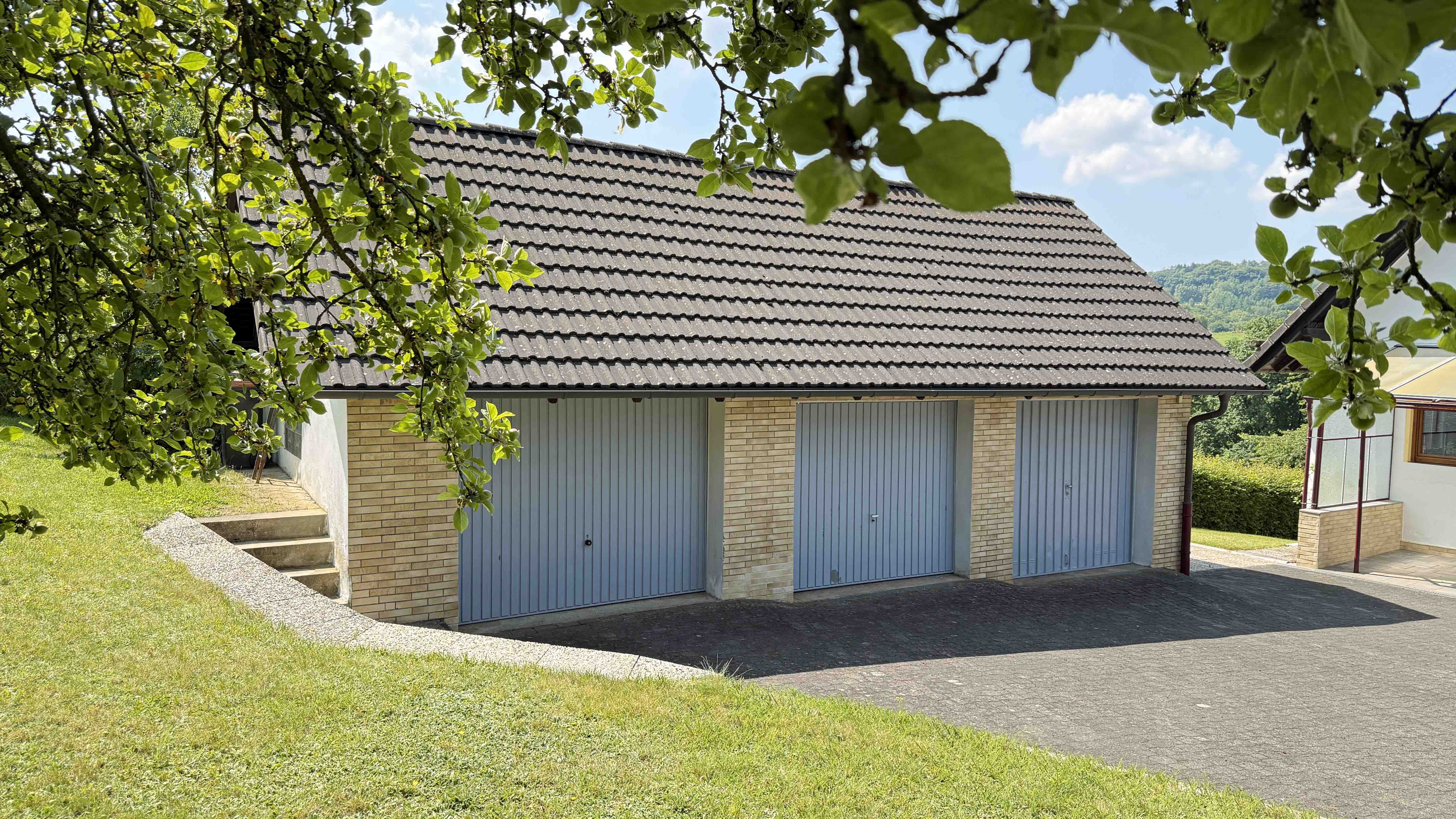 Reichshof-Denklingen: Perfekt für zwei Generationen, ...Garagenhaus und...