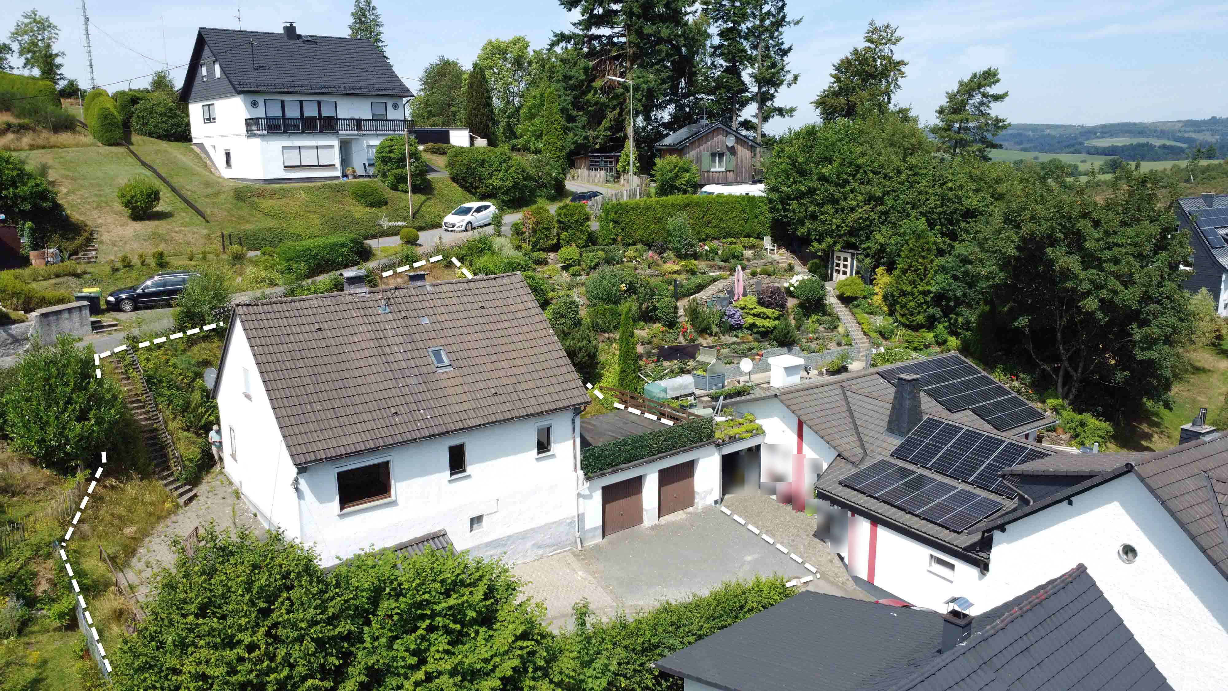 374 2-439 - Verkauft - Reichshof-Wildberg: preiswert wohnen / Wohnhaus mit Doppelgarage