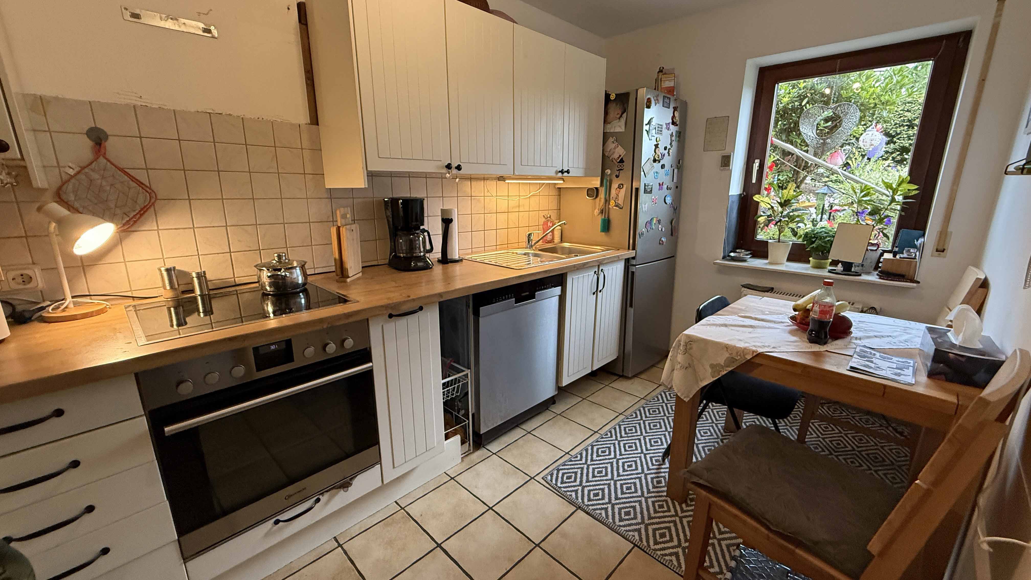 Morsbach-Alzen: Landhaus mit 3 Wohnungen und PV-Anlage, Wng UG: Küche mit Essplatz