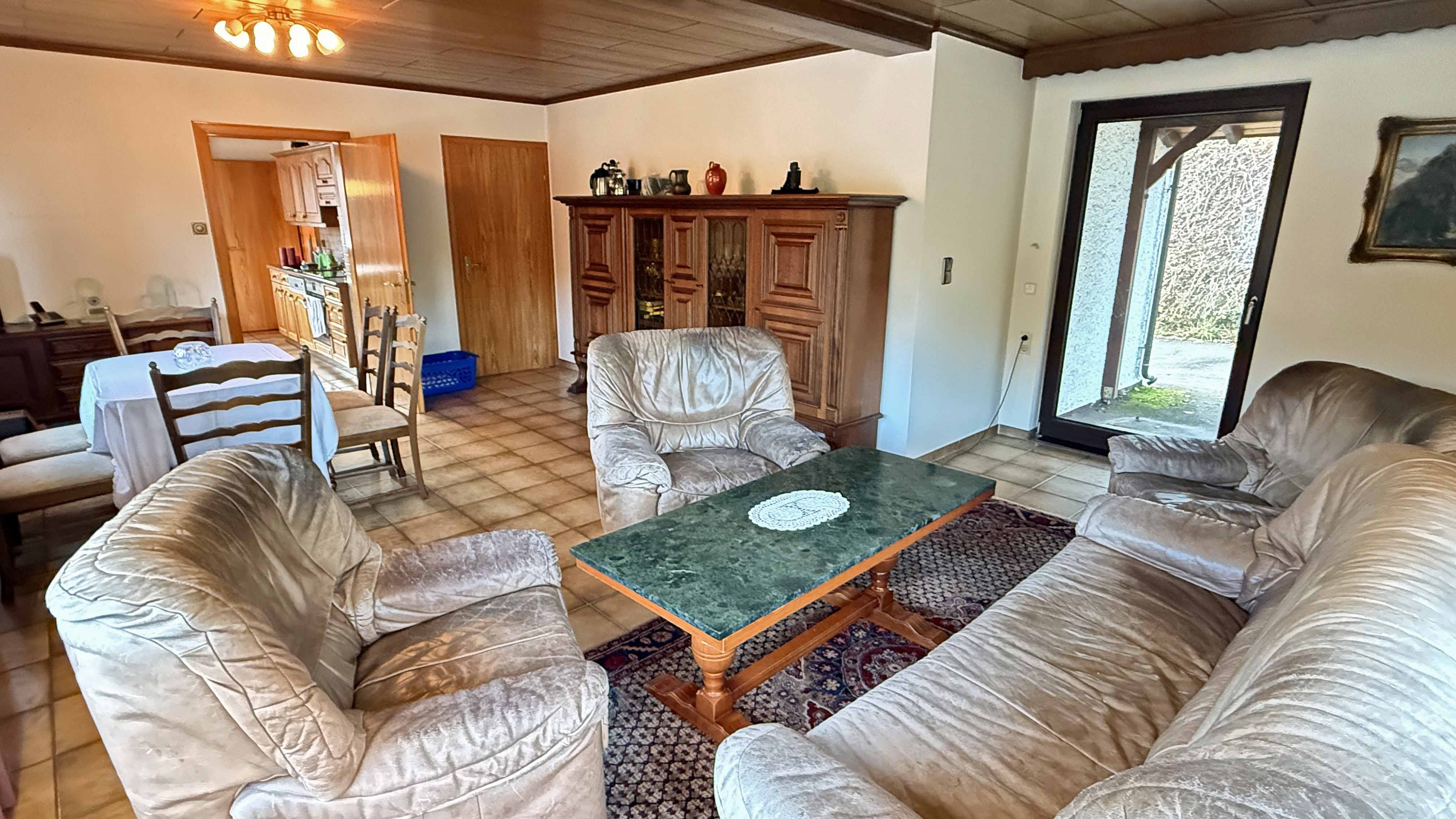 Morsbach: Baujahr 1939, aber modernisiert, barrierefrei, preiswert und gut, Wohn-/Esszimmer 32,5 m² mit Nebeneingang (rechts) und…