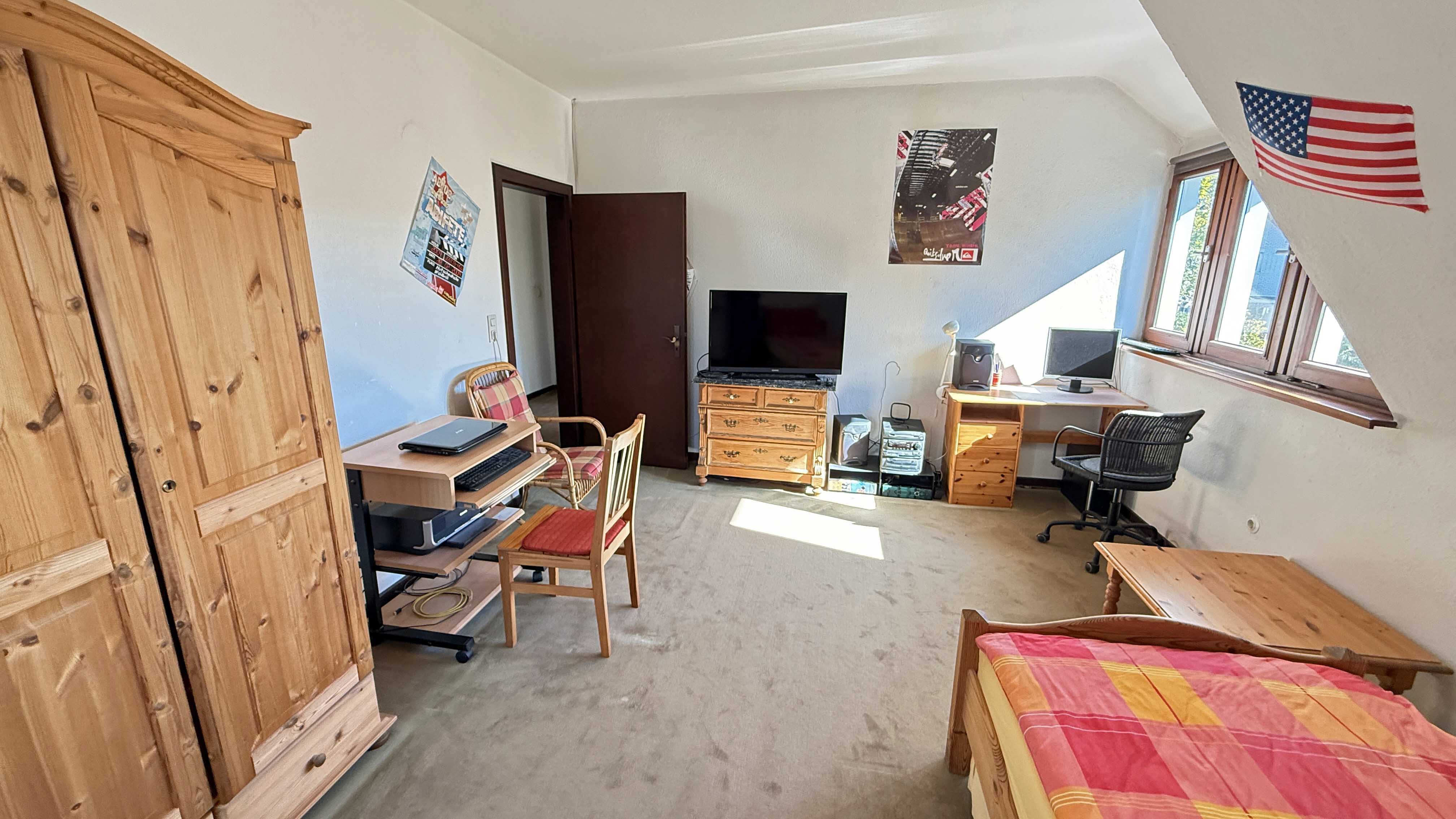 Waldbröl: Gepflegtes 50er-Jahre-EFH im herrlichen Höhenweg, drei Zimmer im DG (10,4 m², 16,9 m² und...
