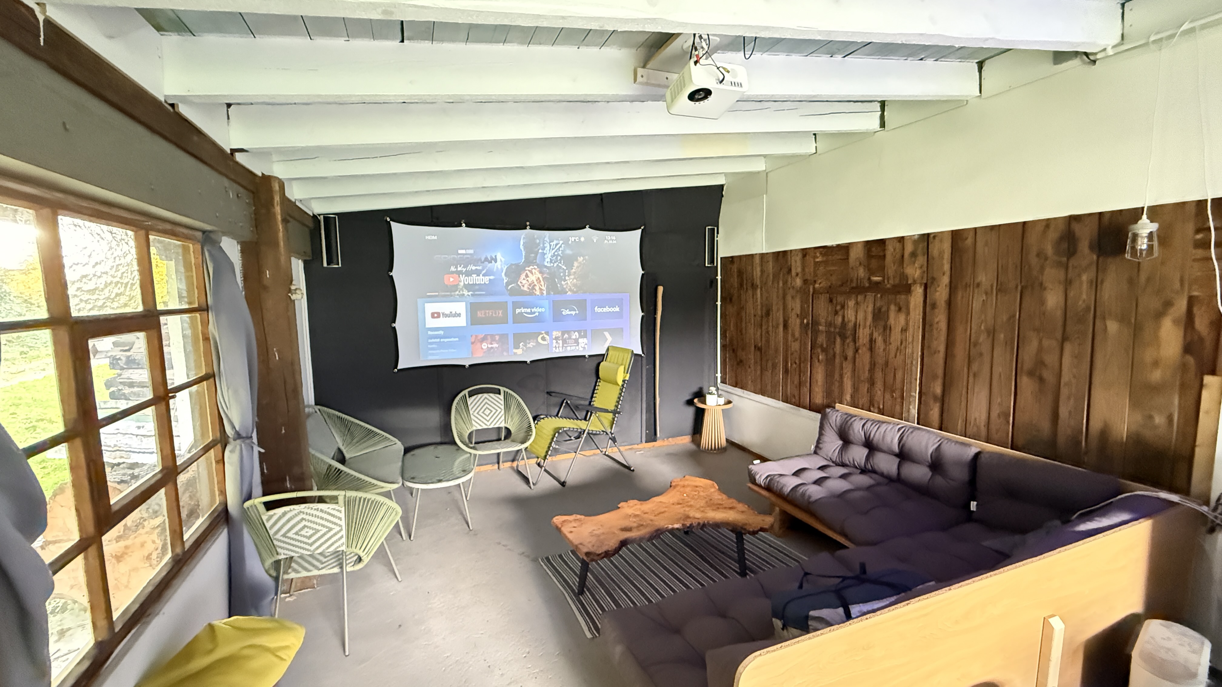 Morsbach-Ellingen: Viel Platz und ohne Renovierung beziehbar, Heimkino im Nebengebäude