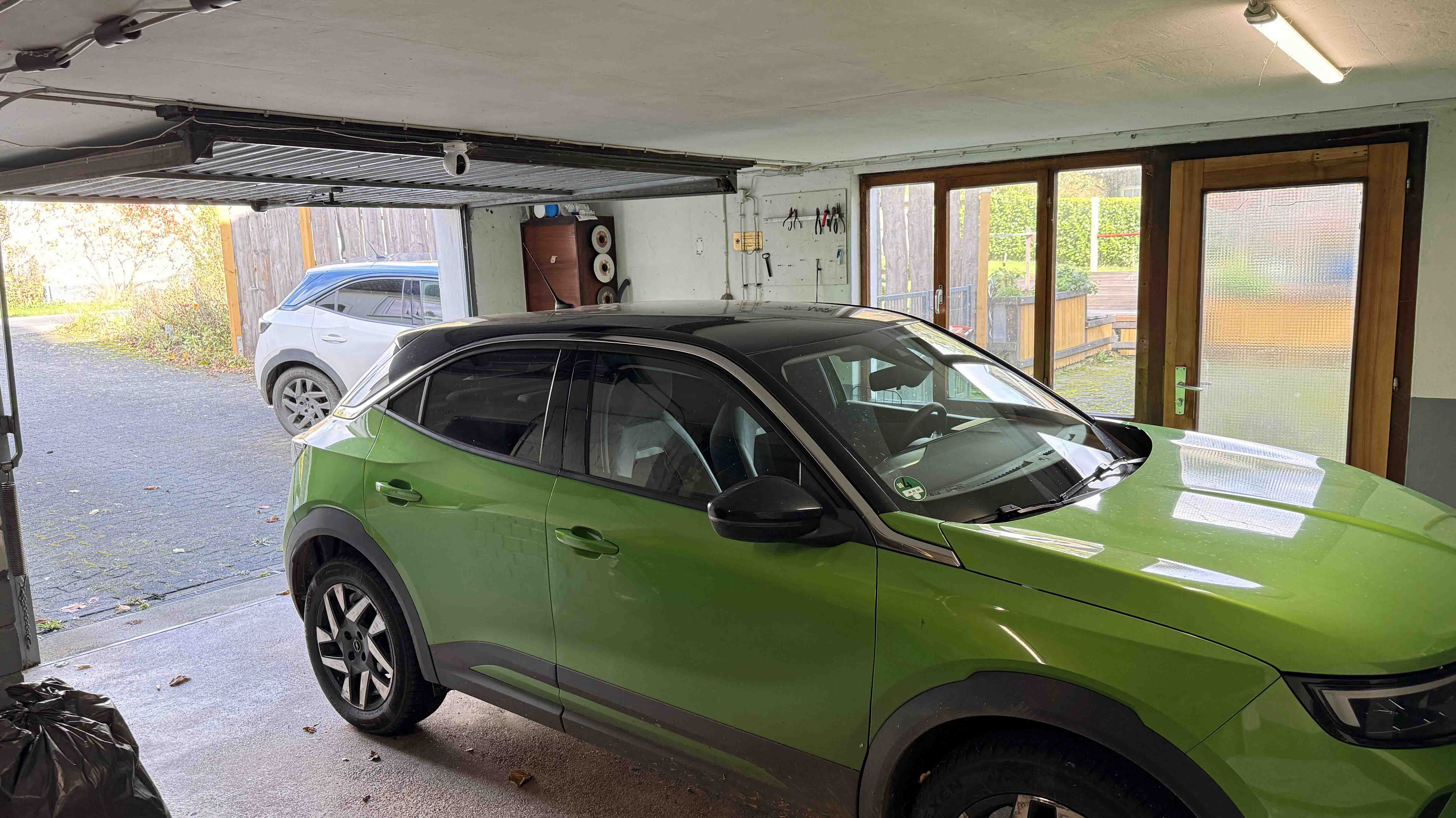 Morsbach-Ellingen: Viel Platz und ohne Renovierung beziehbar, 250 m² Nutzfläche im UG, hier: große Garage und...