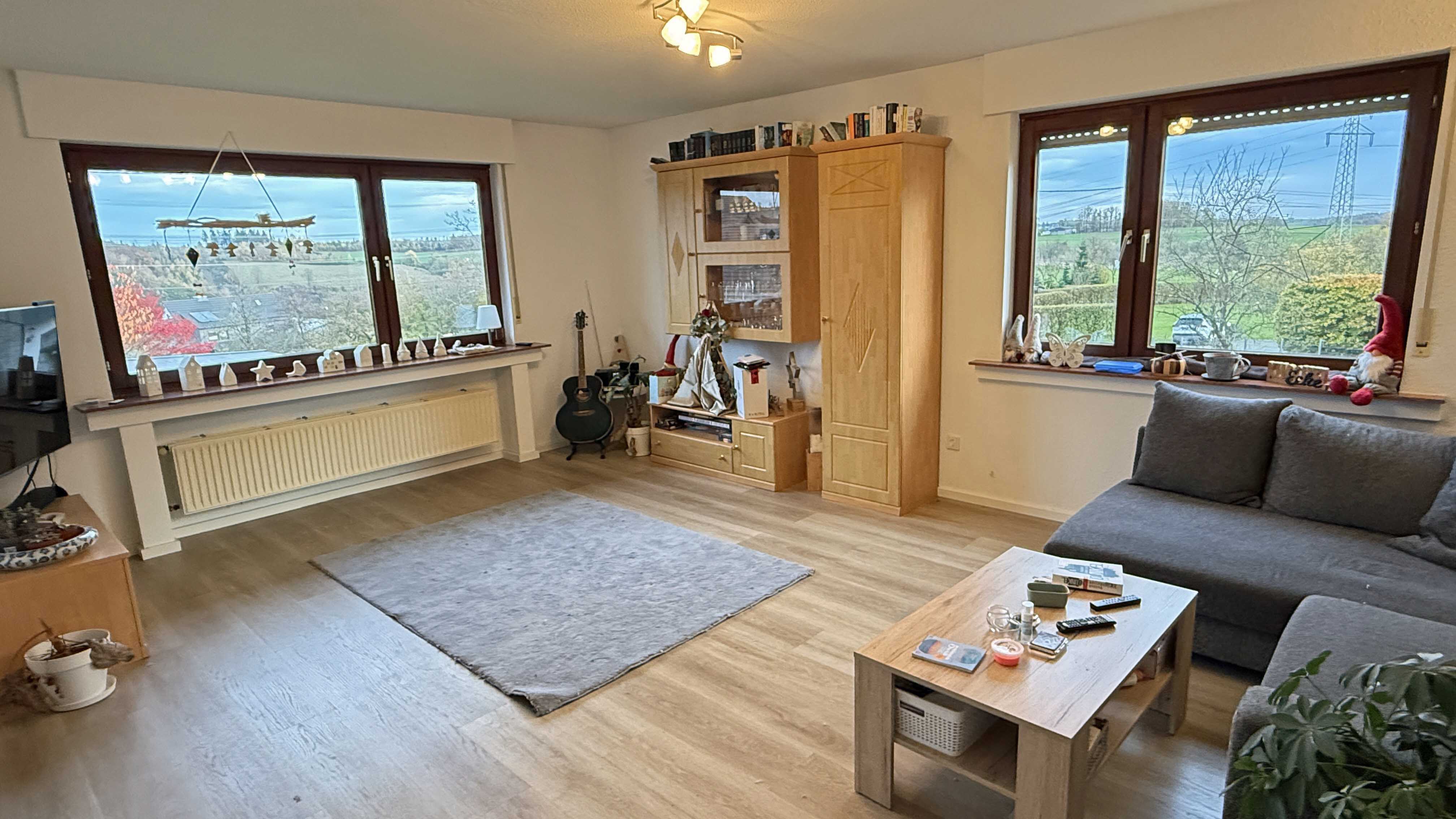 Morsbach-Seifen: EFH mit ELW in ruhiger Ortsrandlage, Hauptwohnung (117 m²) mit großem Wohn-/ Essbereich