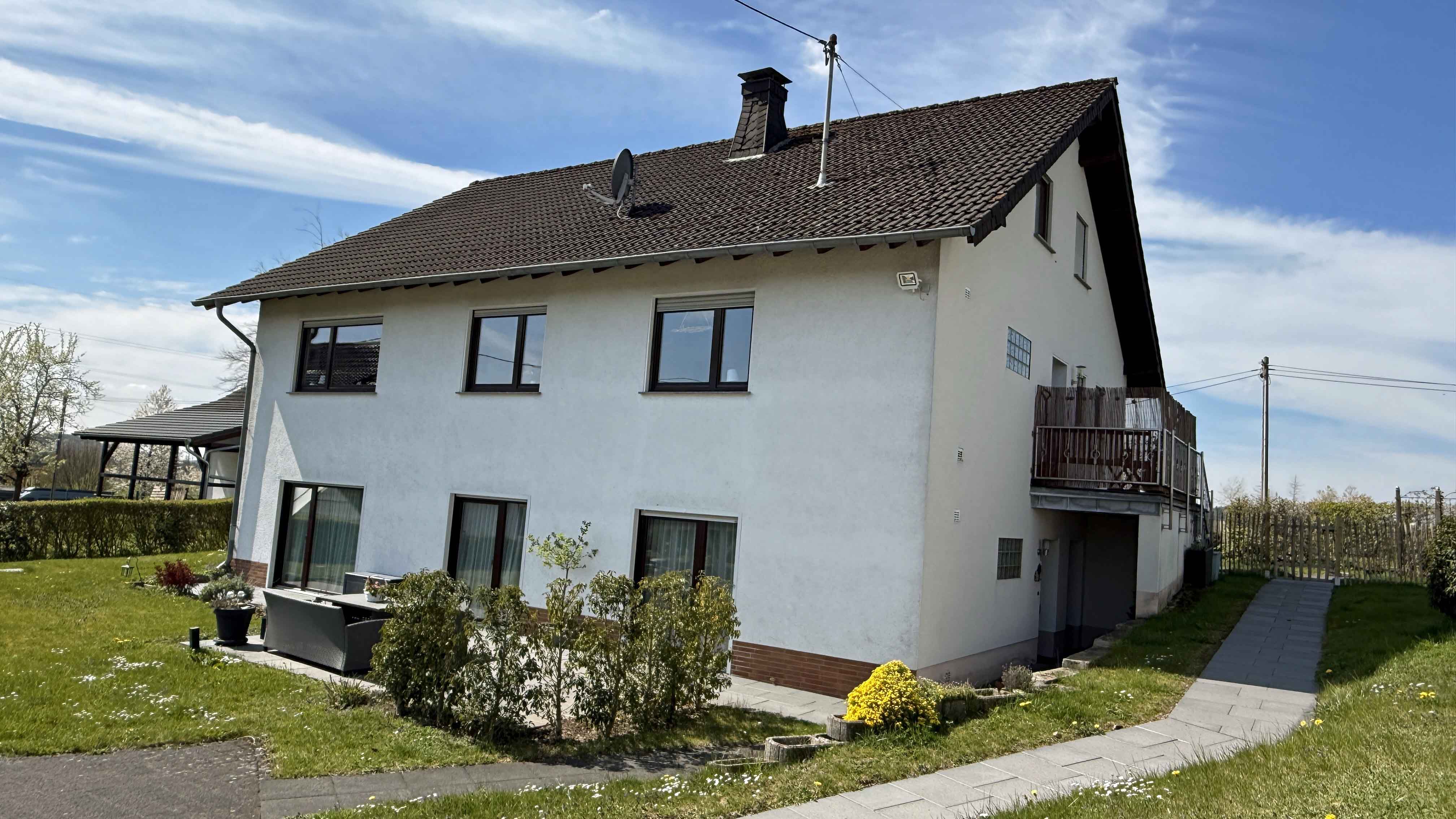 VERKAUFT - Morsbach-Seifen: EFH mit ELW in ruhiger Ortsrandlage, jede Wohnung/Etage mit separatem Zugang/Eingang
