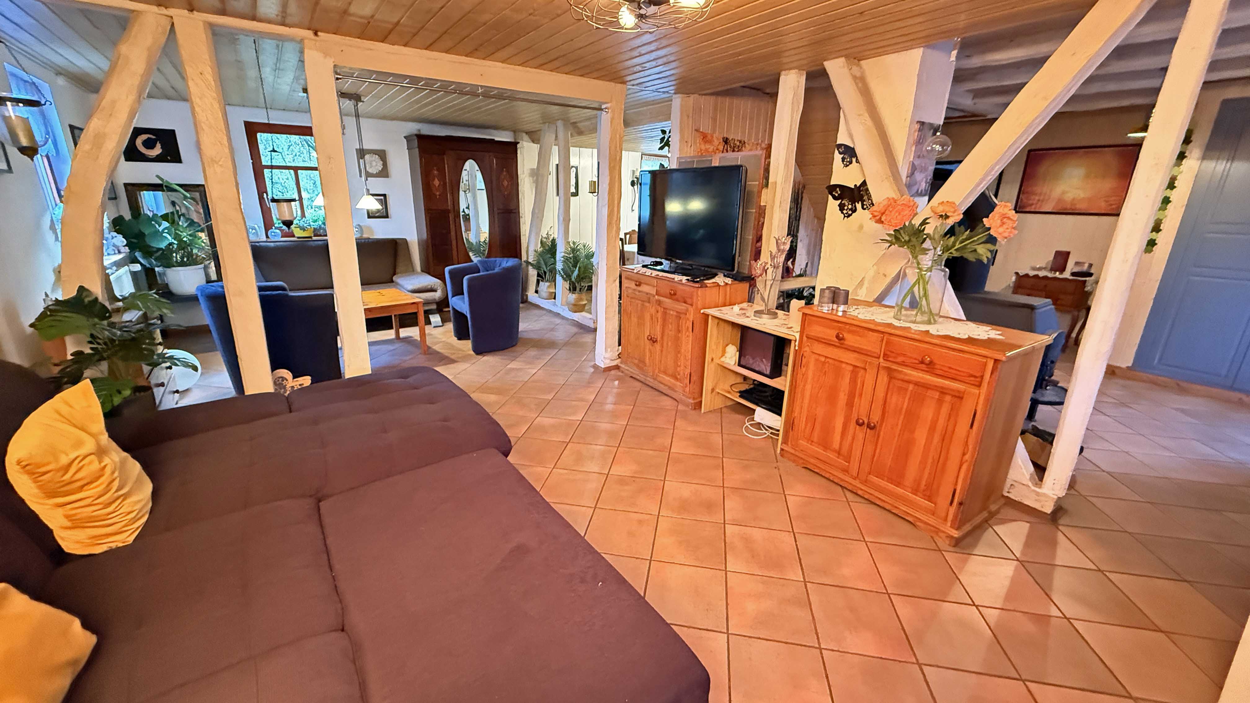 Morsbach-Steimelhagen: Perfekt für das ruhige Landleben, untere Etage als großer offener, gemütlicher...