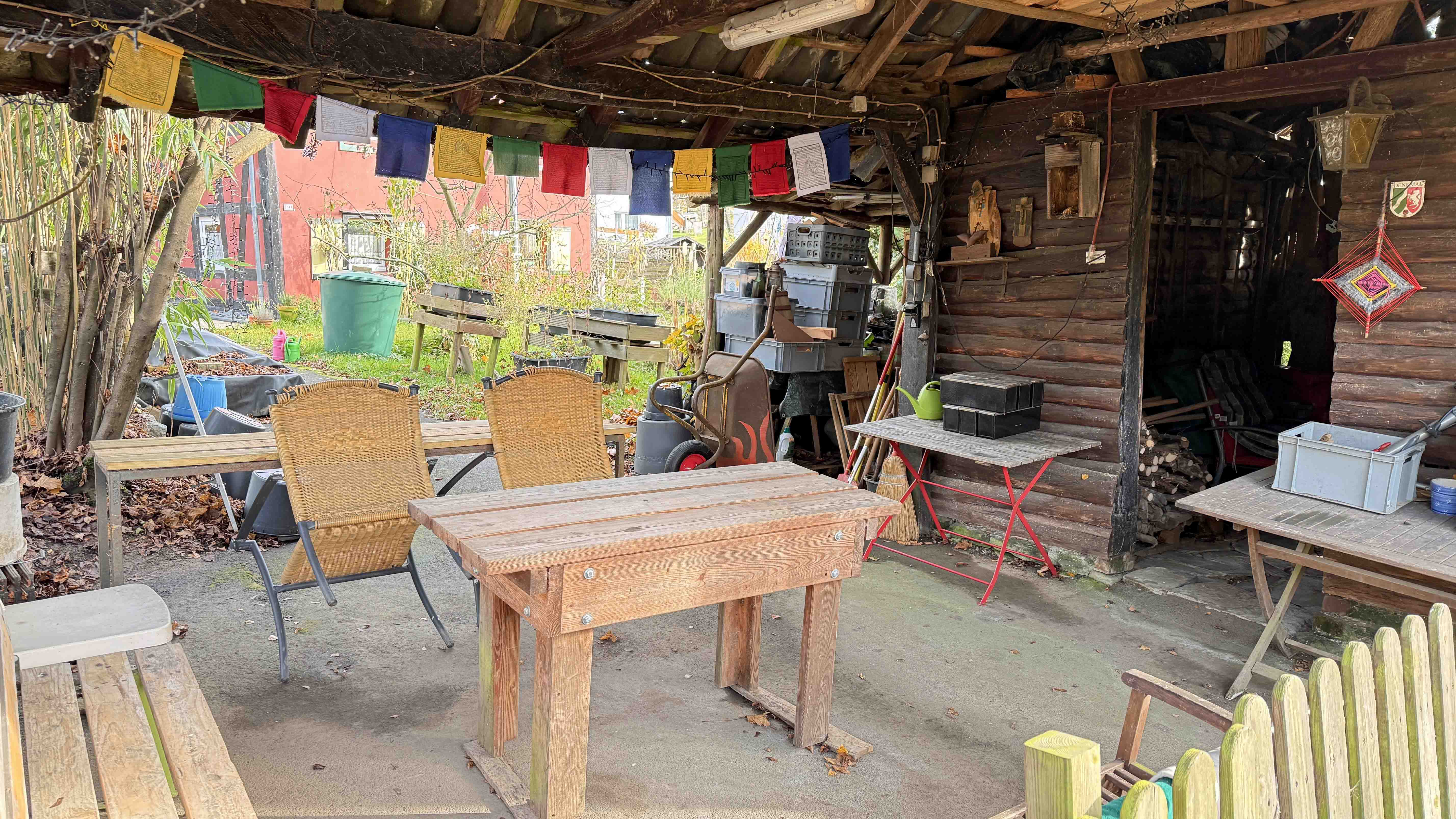 Ruppichteroth: Charmantes Öko-/Fachwerkhaus mit Dachatelier, ...als Carport, Arbeitsplatz o. Terrasse dient