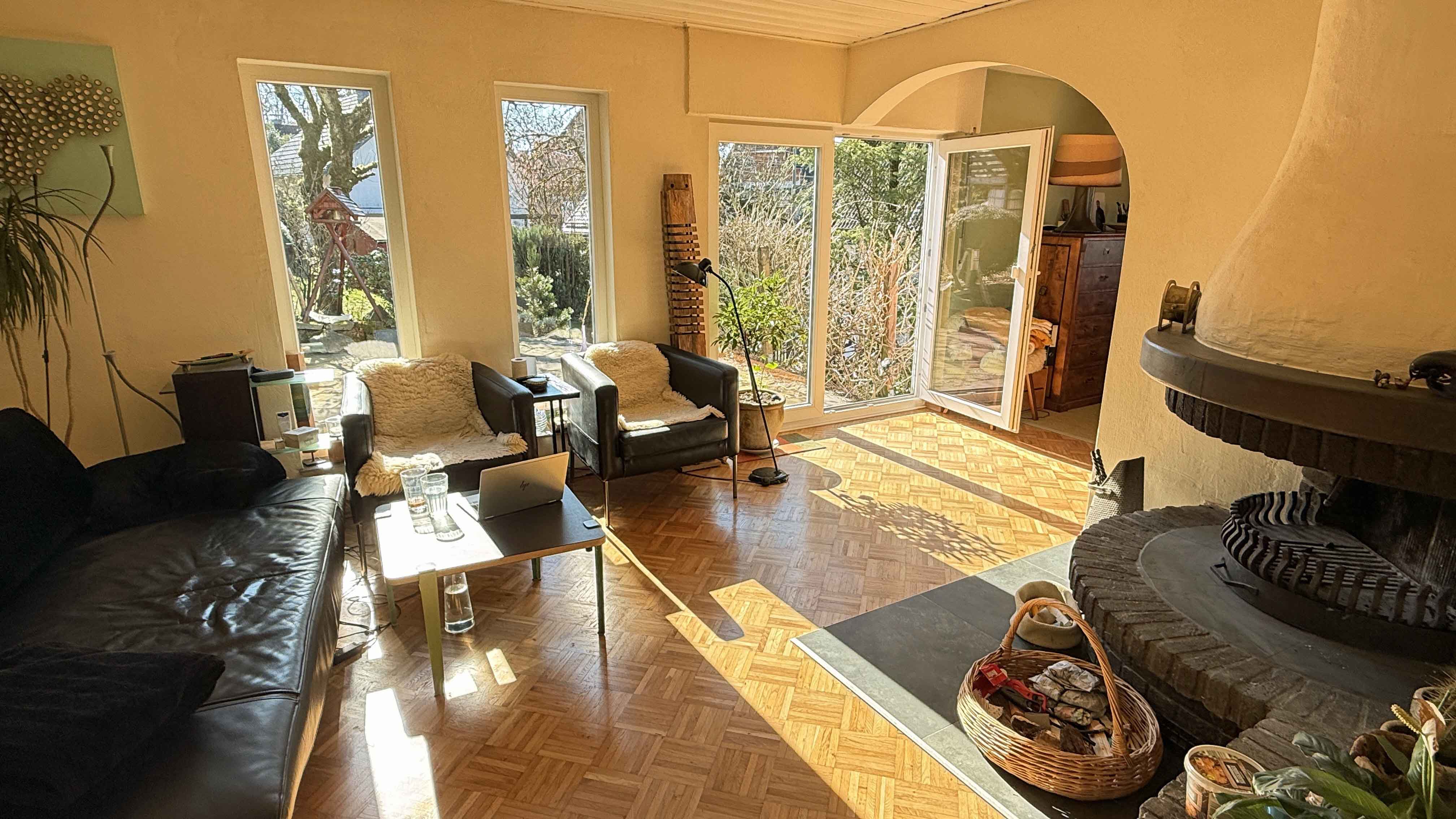 Reichshof-Nosbach: Wohlfühlhaus mit PV-Anlage, Stromspeicher und Wallbox, hochwertige Einbauküche im KP enthalten