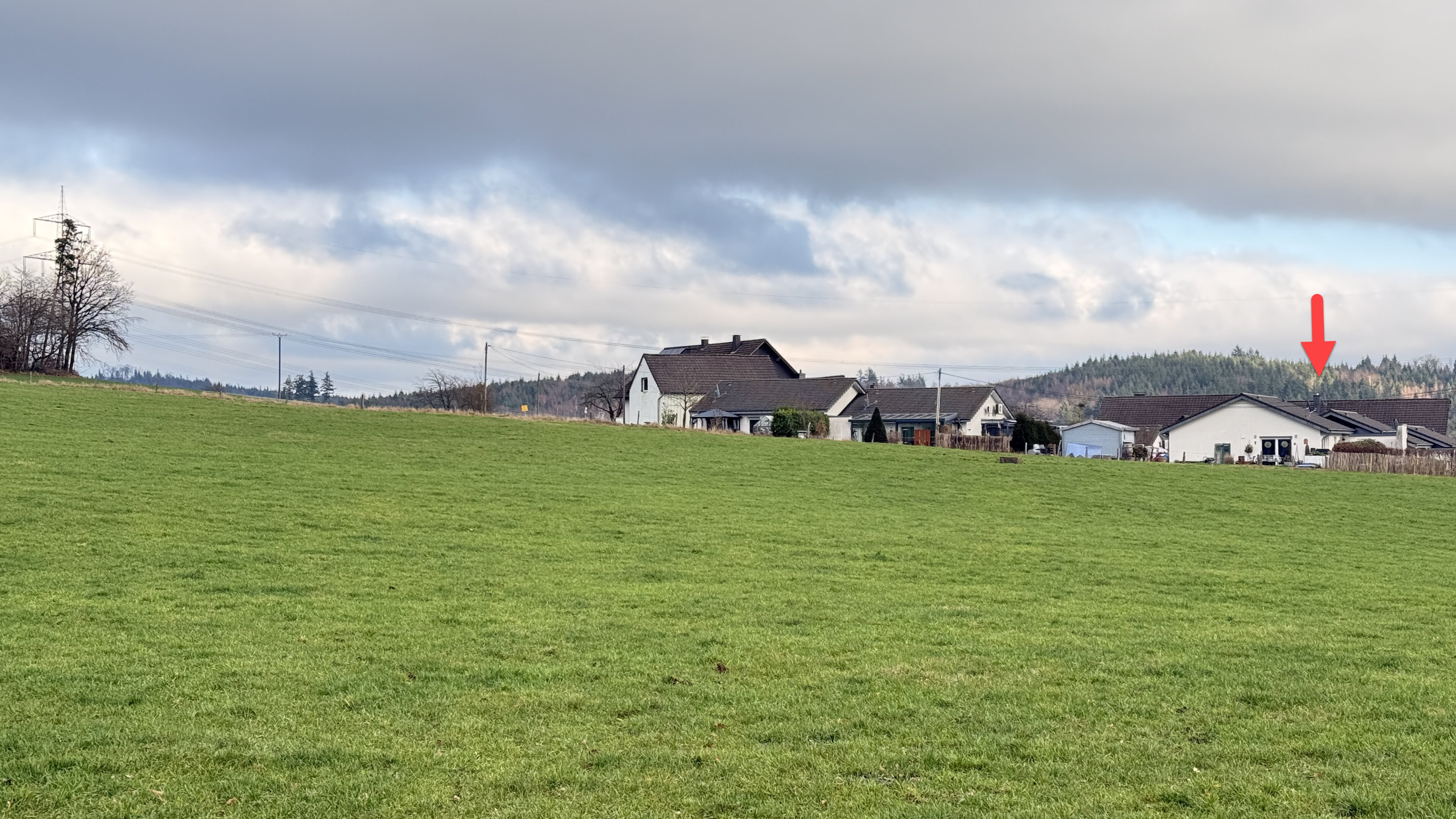 Morsbach-Seifen: Kleiner, moderner Bungalow in ruhiger Ortsrandlage, herrliche, ruhige Höhenlage oberhalb von Morsbach