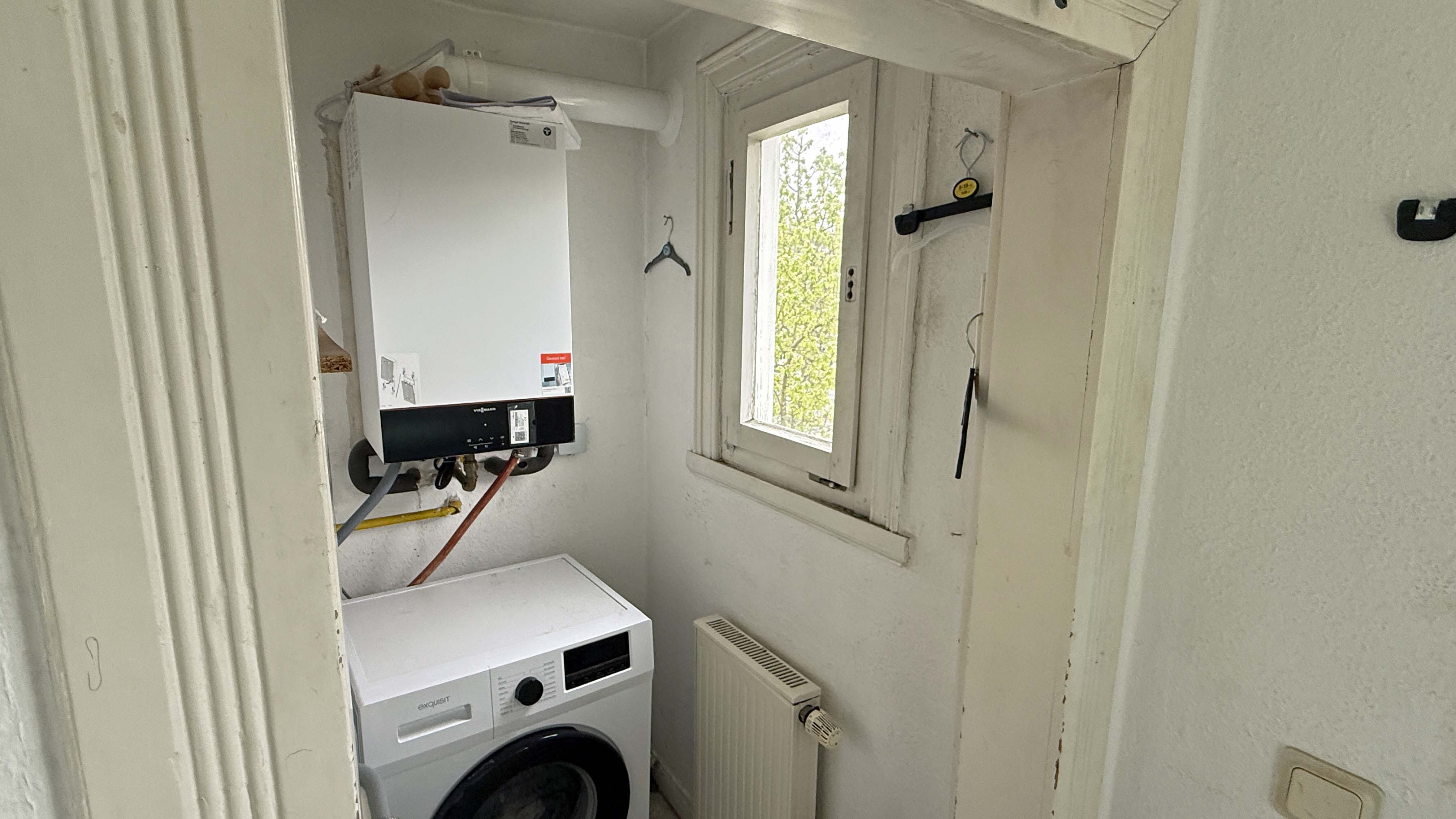 Waldbröl: Stilvolles 3-Familienhaus mit Bauland daneben, jede Wohnung mit eigenem HSW-Raum und...