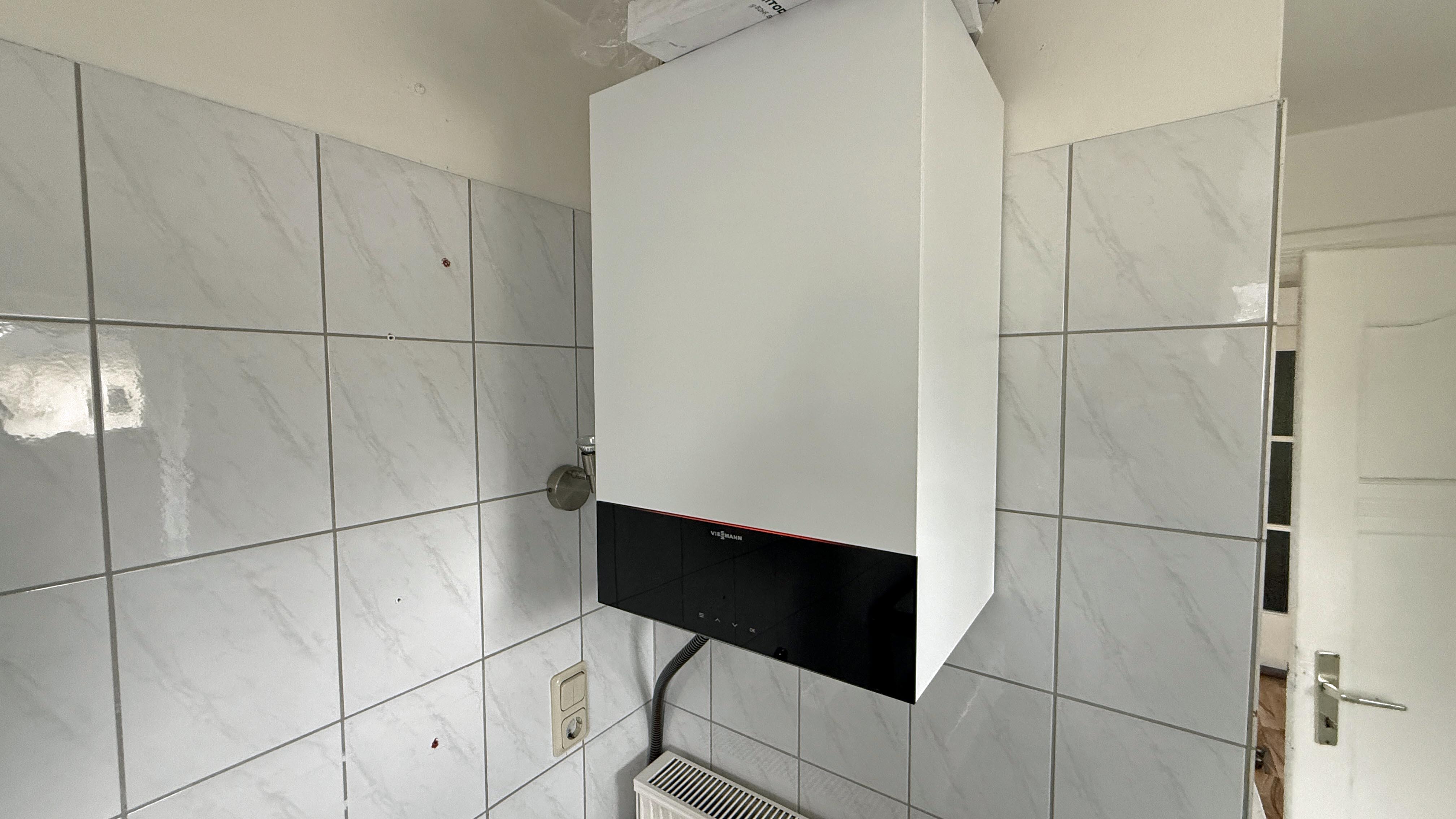 Waldbröl: Stilvolles 3-Familienhaus mit Bauland daneben, ...eigener Heizung (moderne Erdgas-Therme)