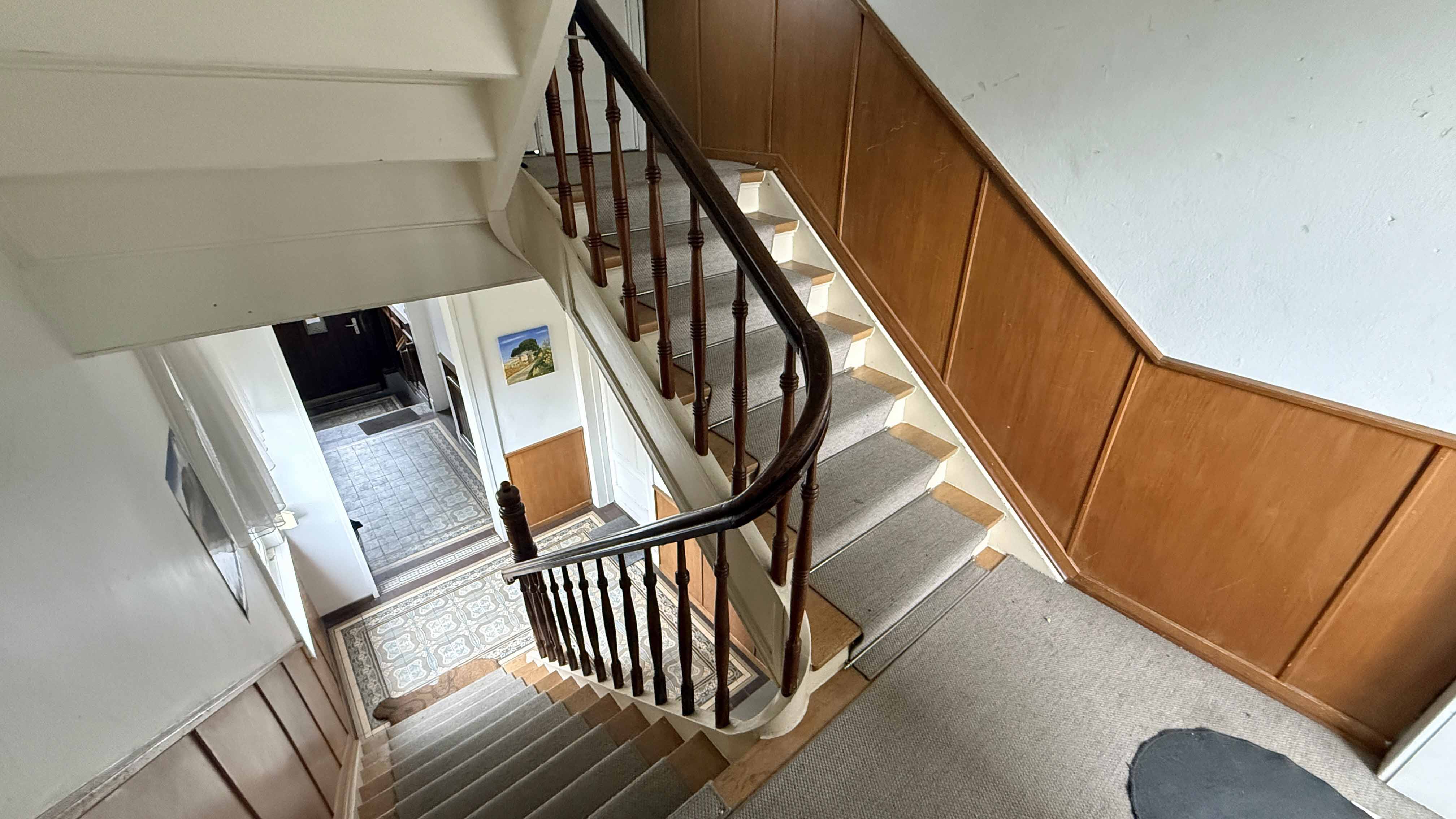 Waldbröl: Stilvolles 3-Familienhaus mit Bauland daneben, ...alten Fliesenboden und Holztreppe