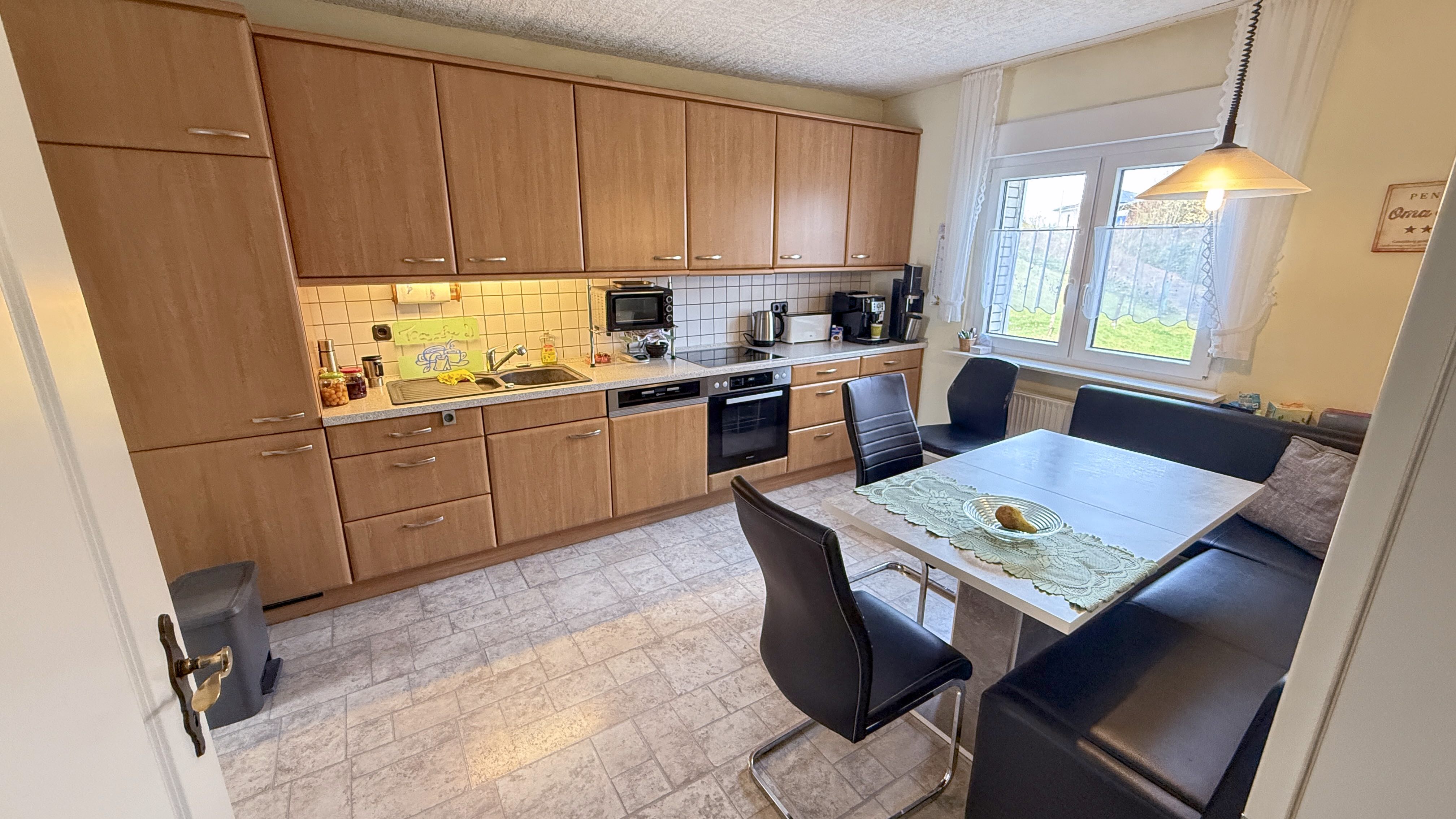 Morsbach-Katzenbach: Gepflegtes Wohnhaus mit großem Garten, Wohnküche 13,9 m²  (im KP enthalten) 