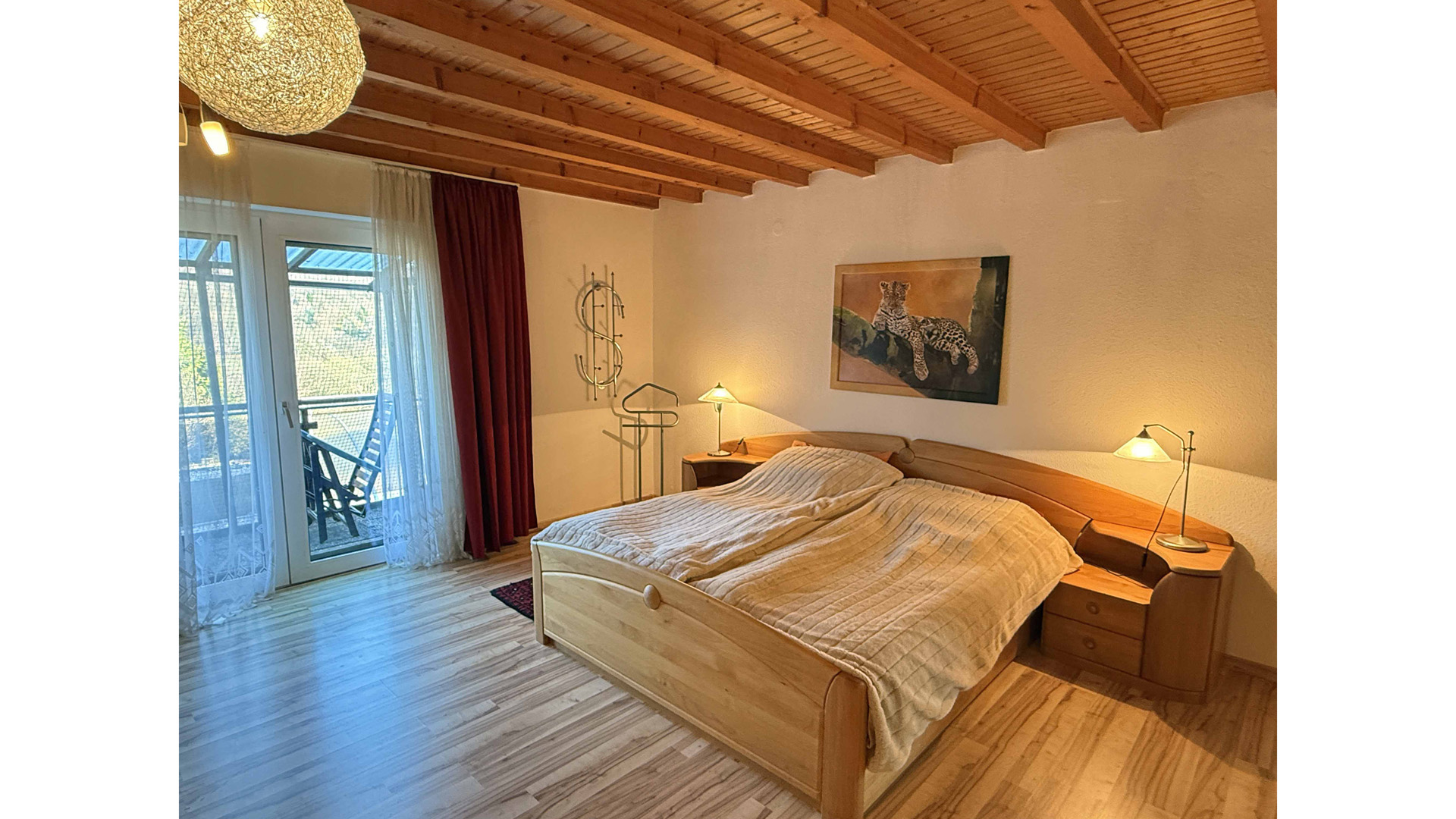 Waldbröl-Hermesdorf: Landhaus mit 64 m² Wohn-/Essbereich und Panoramablick, Erdgeschoss (130 m²) mit zwei Schlafzimmern