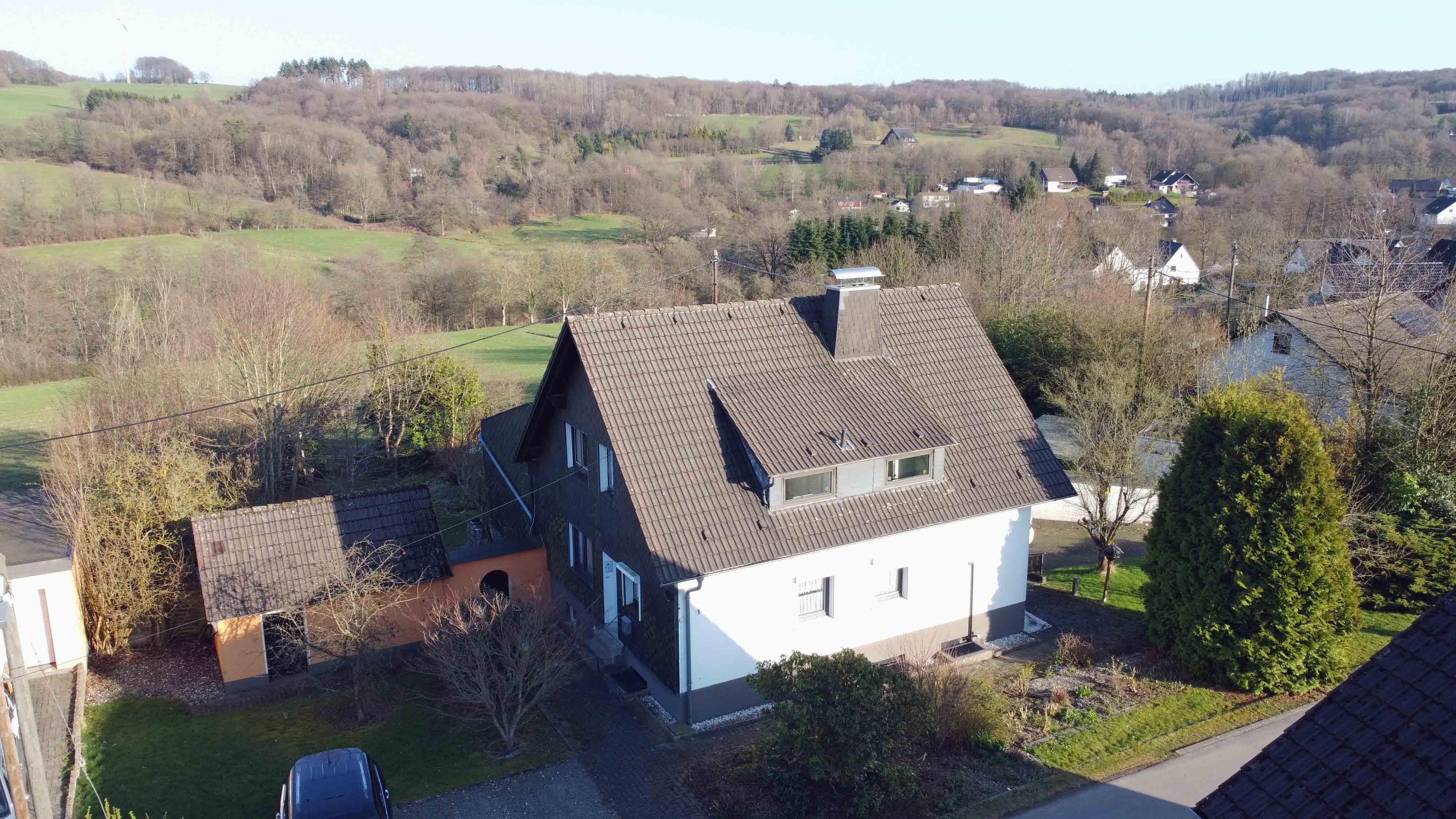 Waldbröl-Hermesdorf: Landhaus mit 64 m² Wohn-/Essbereich und Panoramablick, Herrliche Ortsrandlage in Waldbröl-Hermesdorf