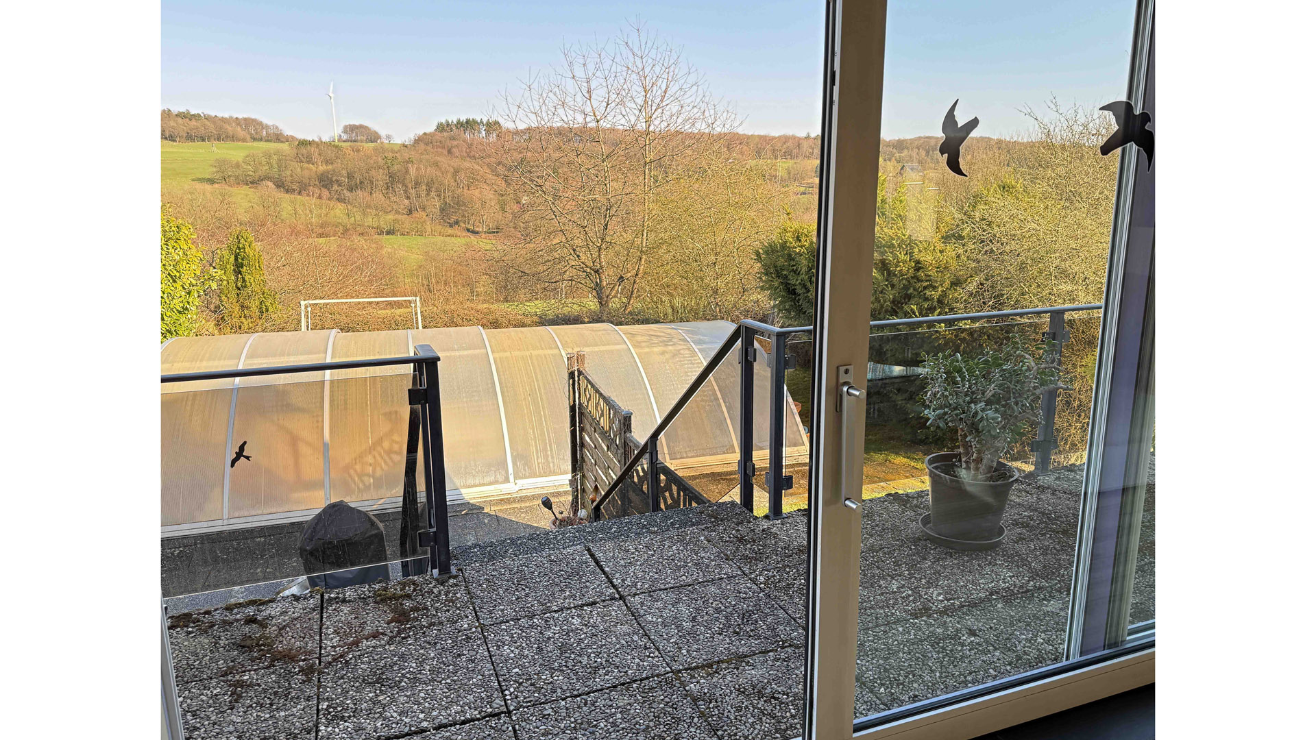 Waldbröl-Hermesdorf: Landhaus mit 64 m² Wohn-/Essbereich und Panoramablick, Terrasse mit diesem Blick