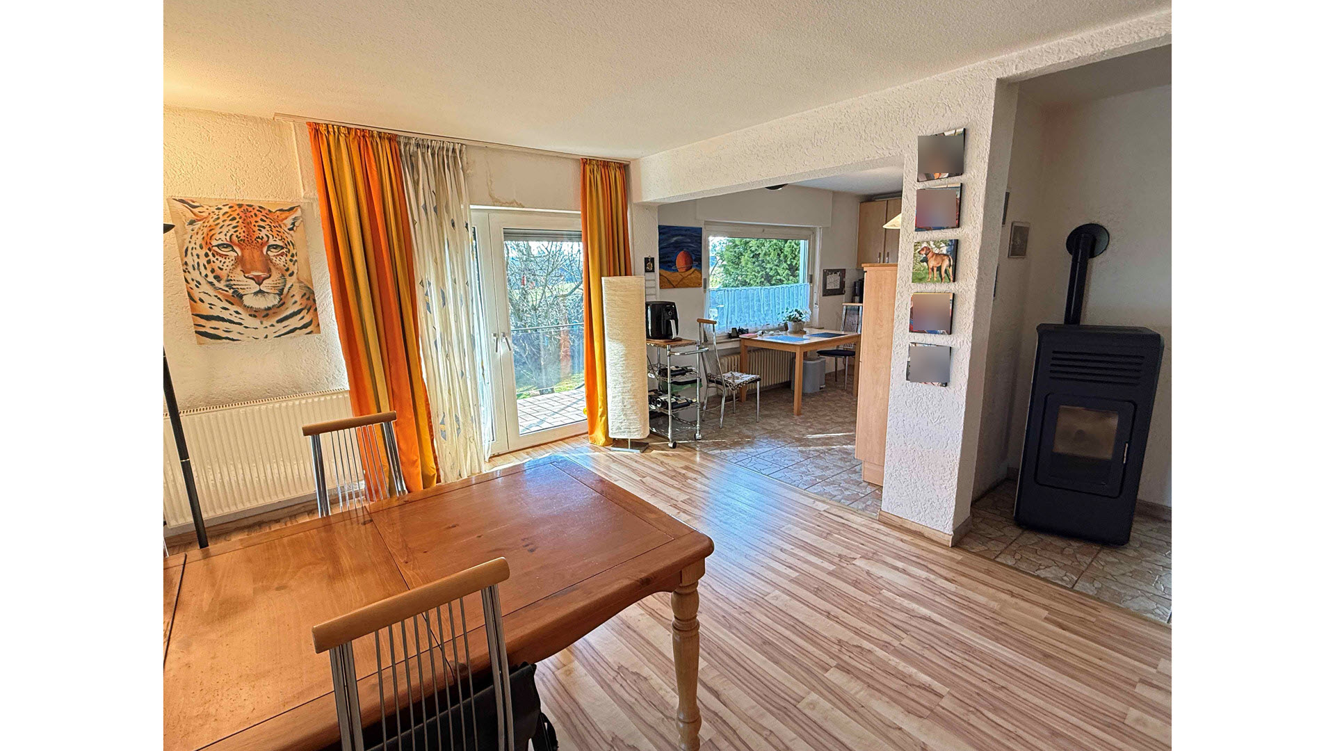 Waldbröl-Hermesdorf: Landhaus mit 64 m² Wohn-/Essbereich und Panoramablick, Esszimmer offen zur Küche und Wohnraum 