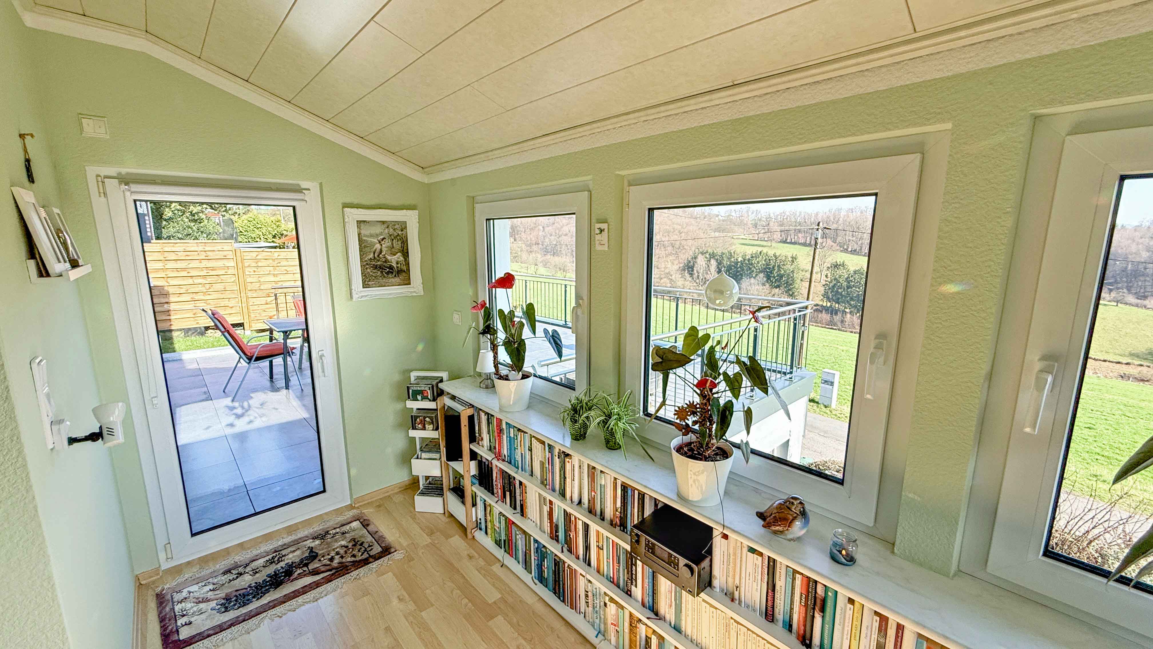 Morsbach-Böcklingen: Top gepflegtes kleines Idyll mit Panorama-Logenplatz, ...Zugang zur 32 m² großen Panorama-Terrasse