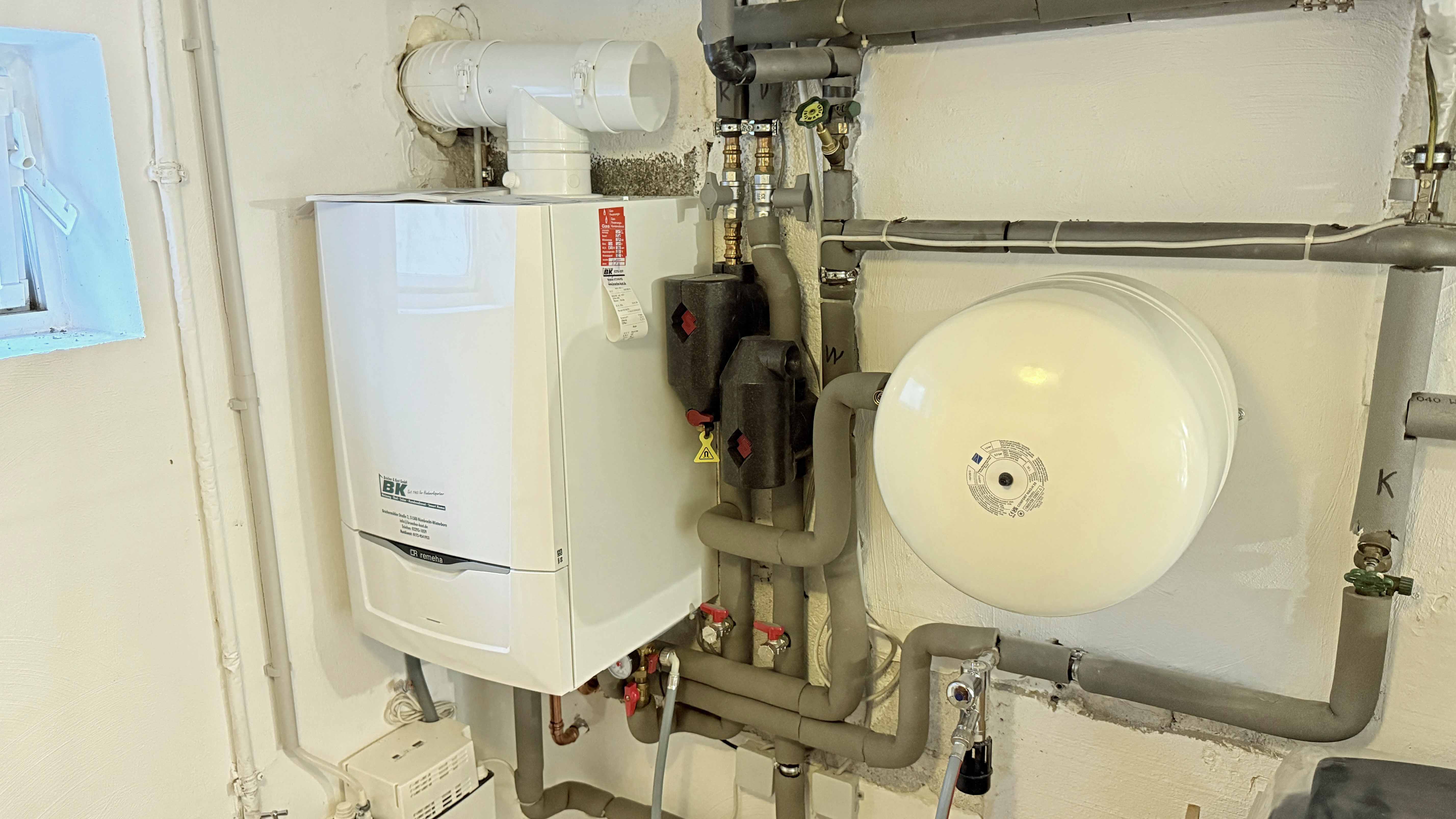 Morsbach-Böcklingen: Top gepflegtes kleines Idyll mit Panorama-Logenplatz, Brennwert- Therme Bj.  2023