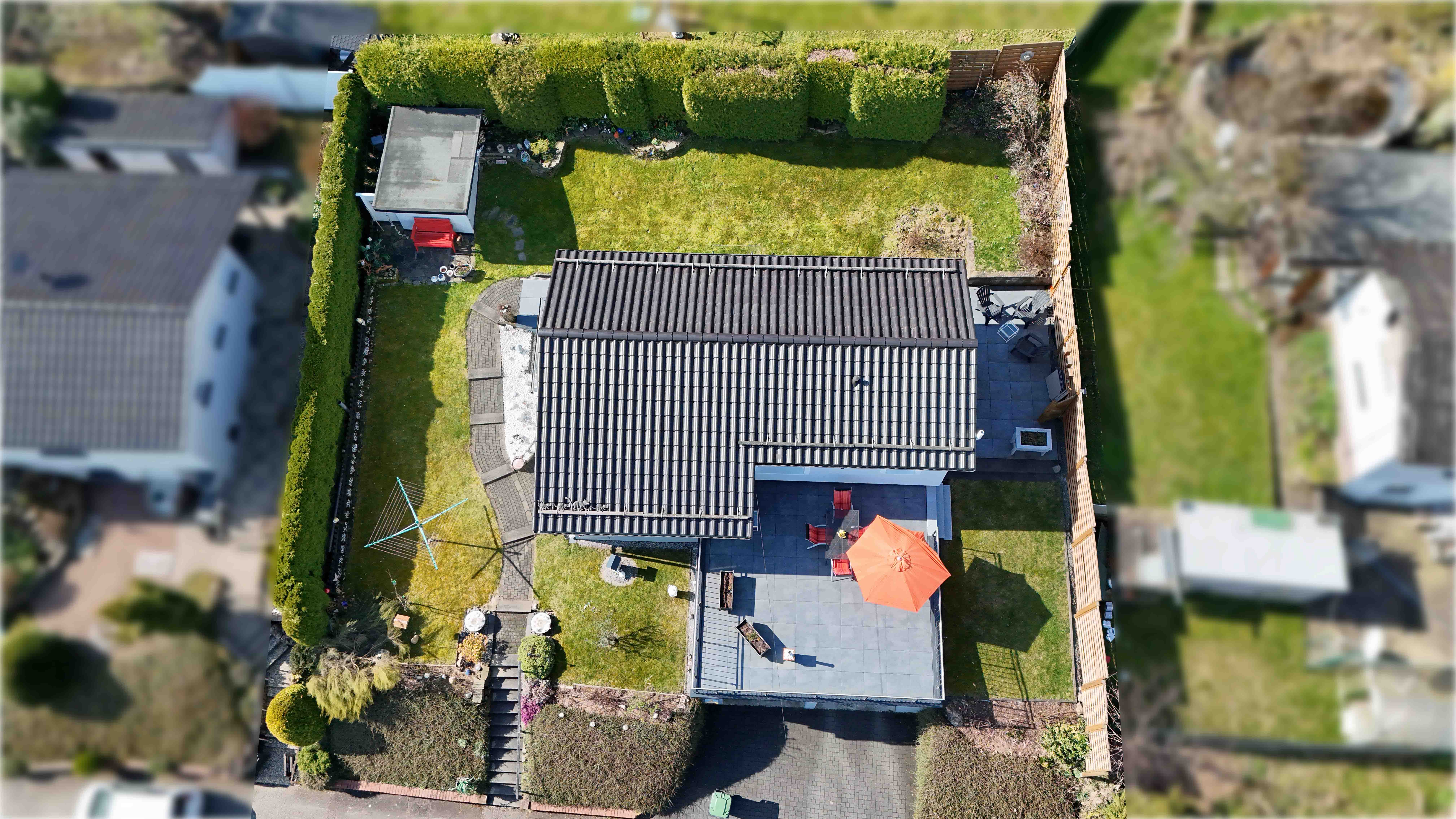 Morsbach-Böcklingen: Top gepflegtes kleines Idyll mit Panorama-Logenplatz, 448 m² eingefriedetes Grundstück. Dach: Bj. 2014