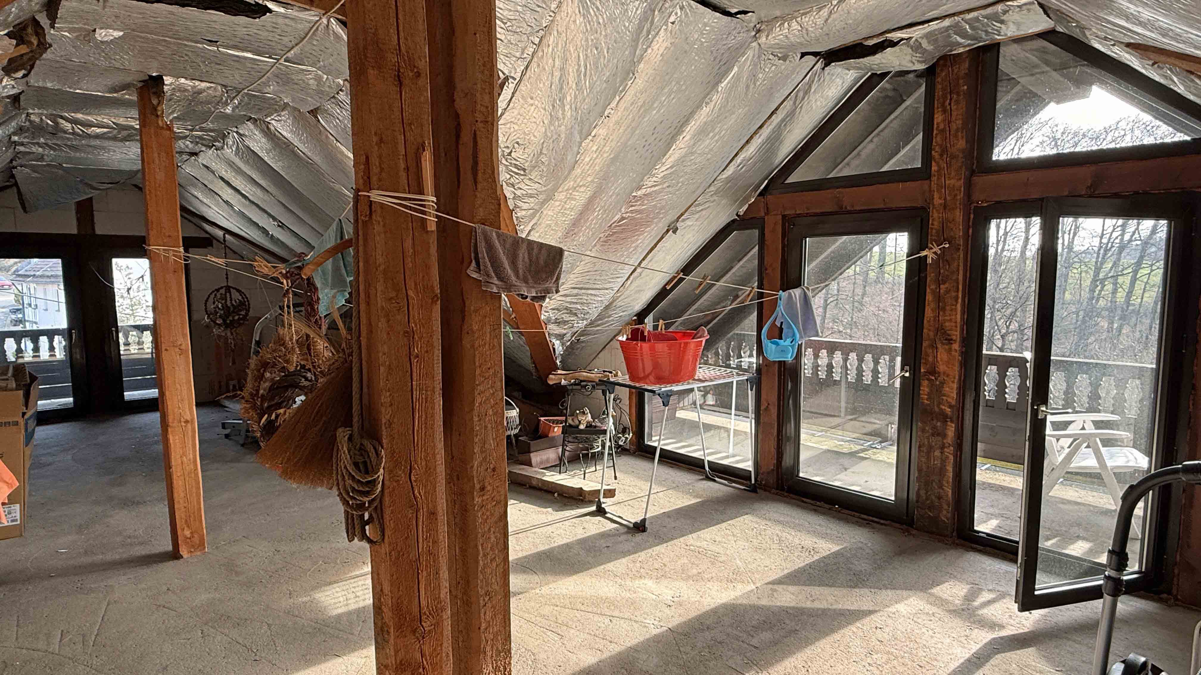 Reichshof-Nosbach: Barrierefreies Unternehmerhaus mit Büro und 4 Garagen, ca. 60 m² Ausbaureserve im DG mit...